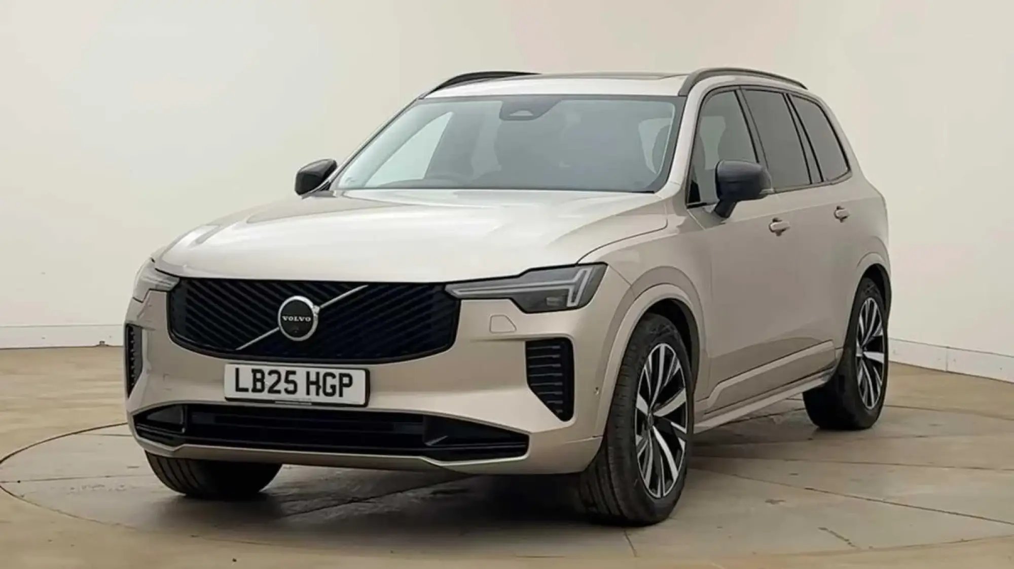 Volvo XC90 2.0 B5 MHEV Plus Auto 4WD Euro 6 (s/s) 5dr LB25HGP Image 3