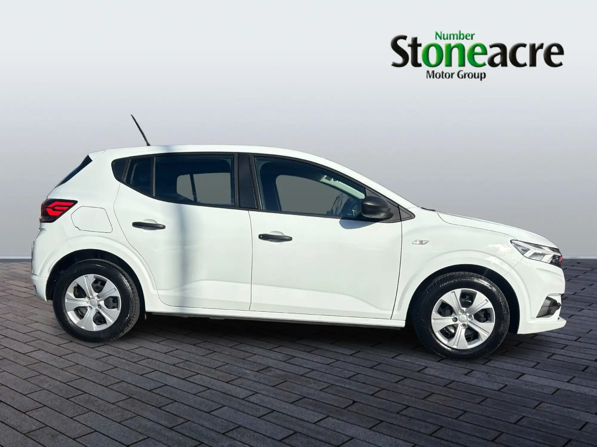 Dacia Sandero 1.0 TCe Essential Euro 6 (s/s) 5dr YT24EFM Image 2