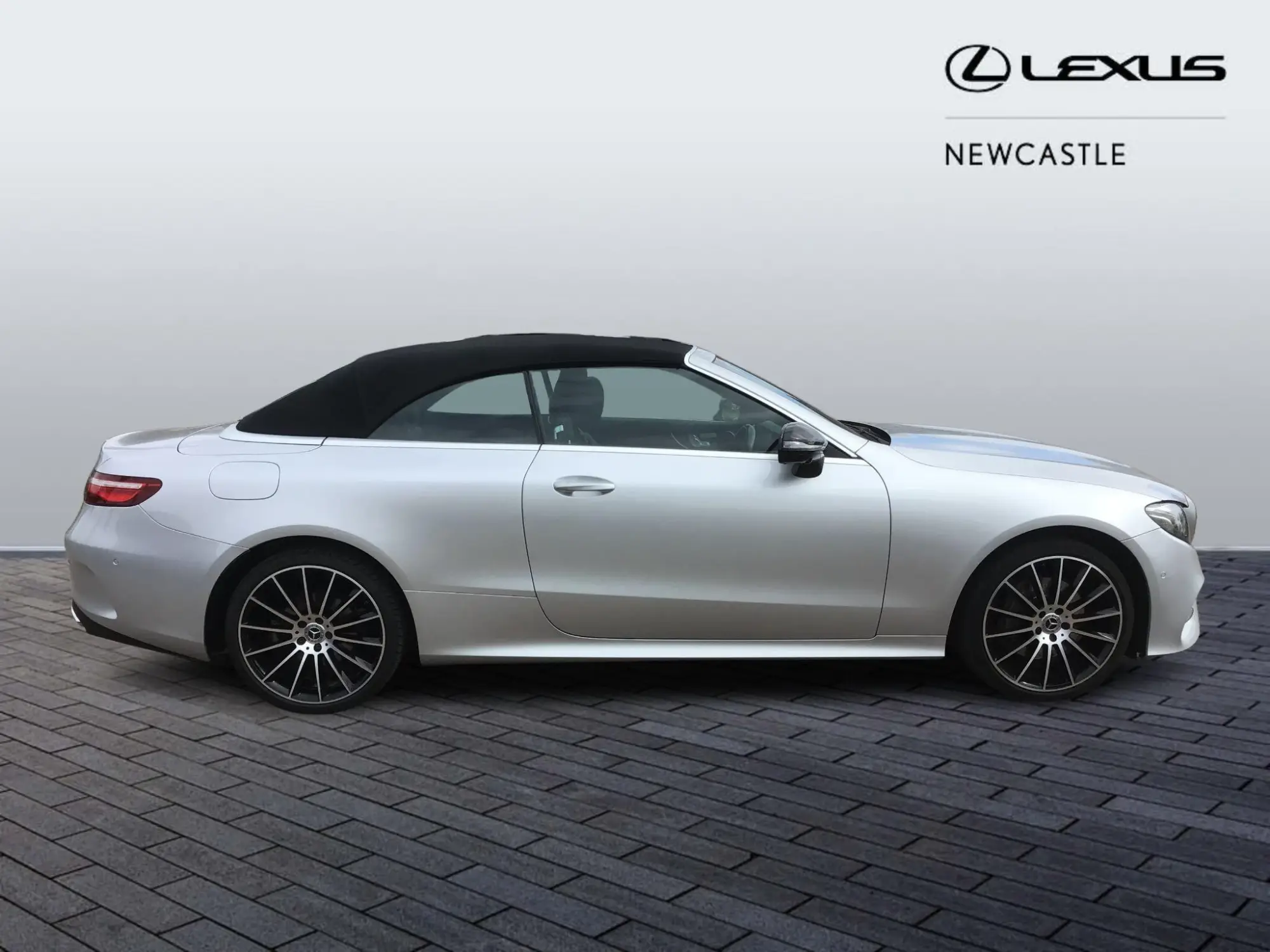 Mercedes-Benz E-Class 2.0 E220d AMG Line Cabriolet G-Tronic+ 4MATIC Euro 6 (s/s) 2dr PY69LDC Image 2