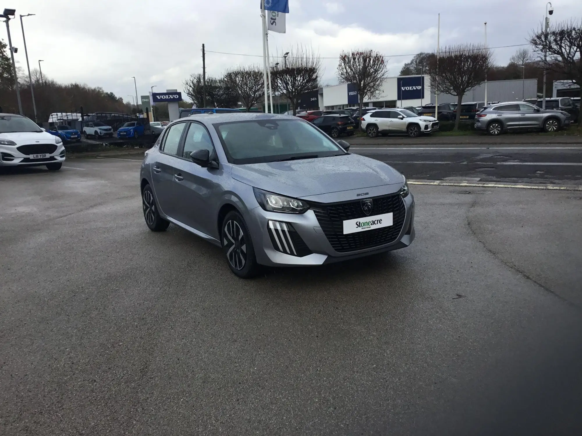 Peugeot 208 1.2 PureTech Style Euro 6 (s/s) 5dr Image 1