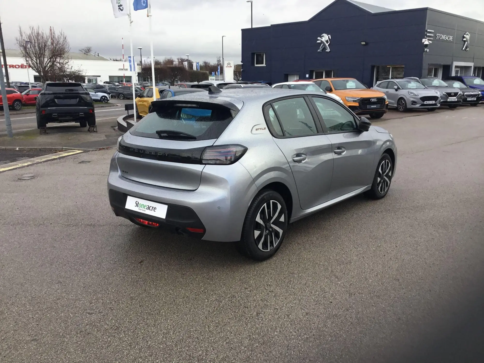 Peugeot 208 1.2 PureTech Style Euro 6 (s/s) 5dr Image 3