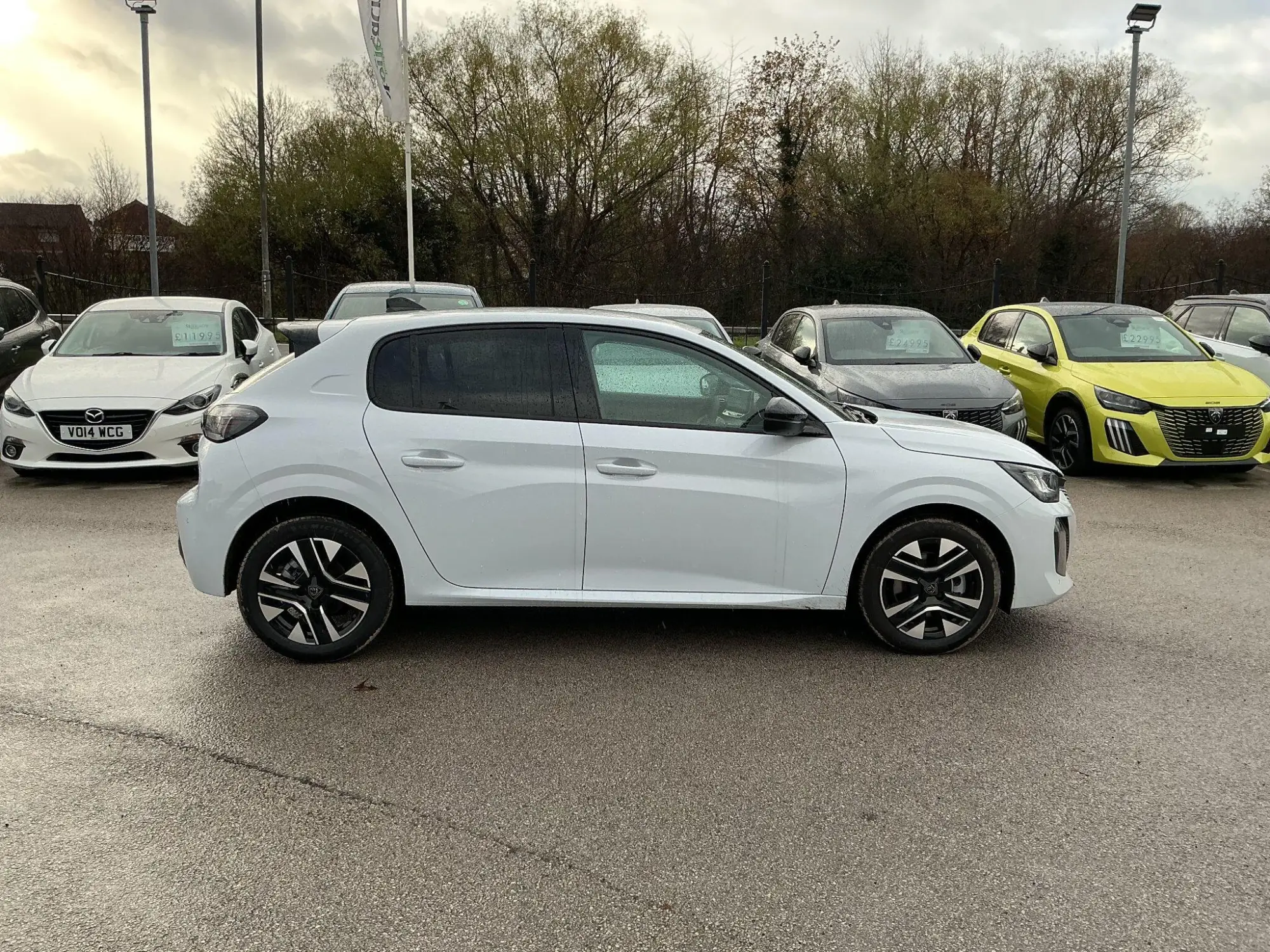Peugeot 208 1.2 HYBRID Allure e-DSC6 Euro 6 (s/s) 5dr Image 2