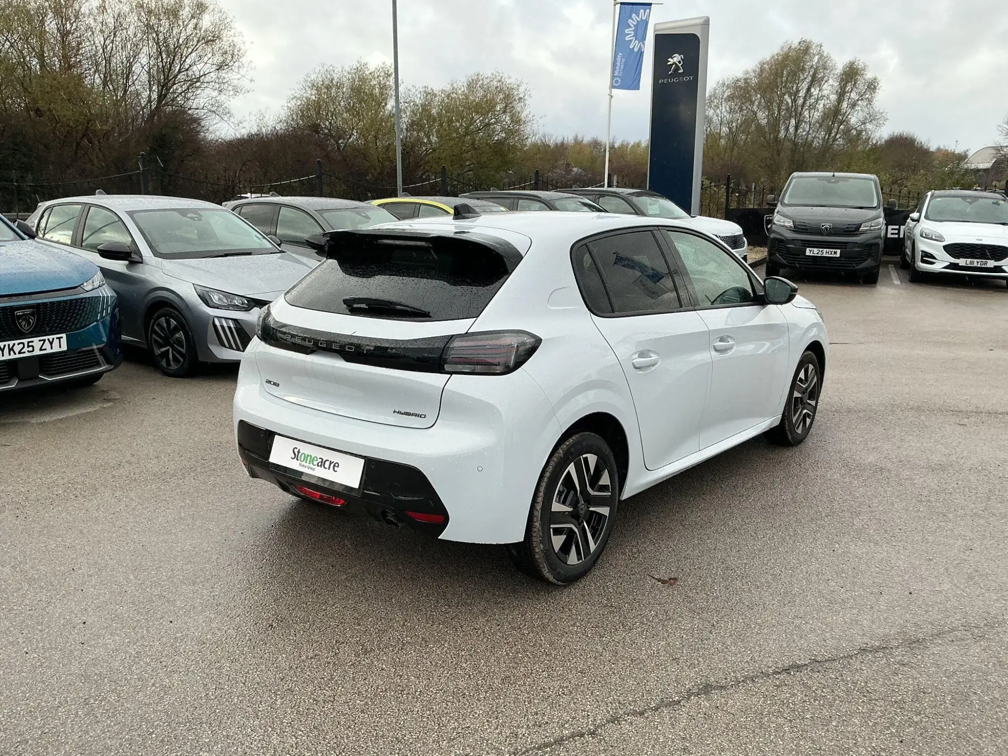 Peugeot 208 1.2 HYBRID Allure e-DSC6 Euro 6 (s/s) 5dr Image 3