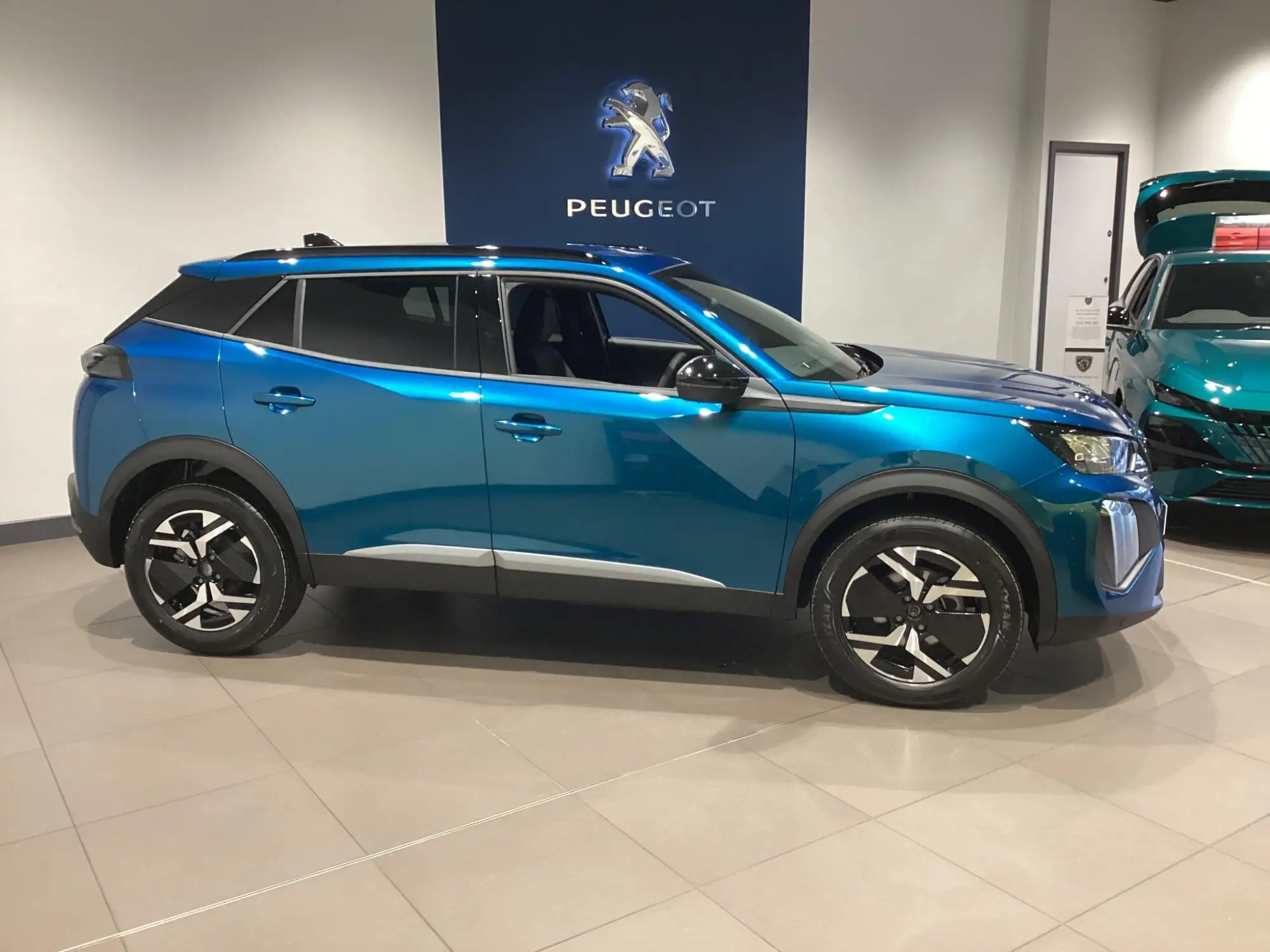 Peugeot 2008 1.2 PureTech Allure Euro 6 (s/s) 5dr Image 2