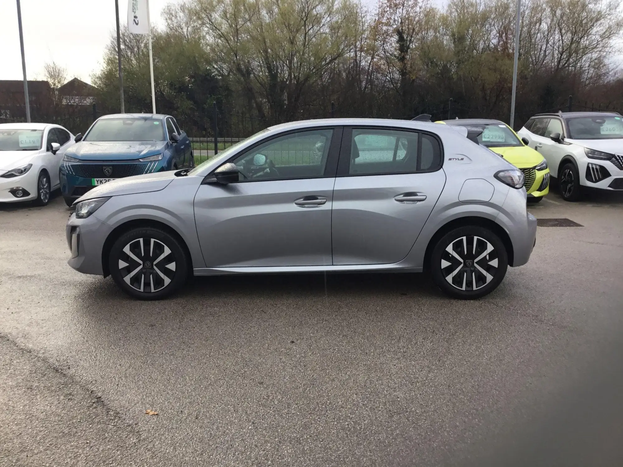 Peugeot 208 Image 6