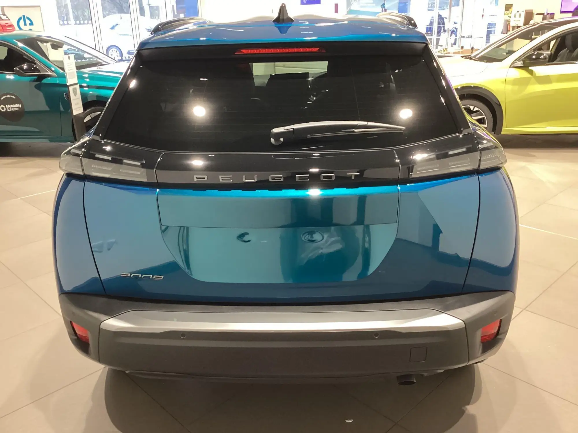 Peugeot 2008 1.2 PureTech Allure Euro 6 (s/s) 5dr Image 3