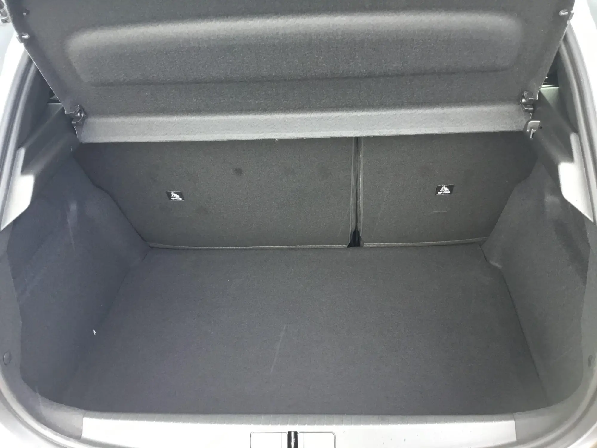 Peugeot 208 Image 10