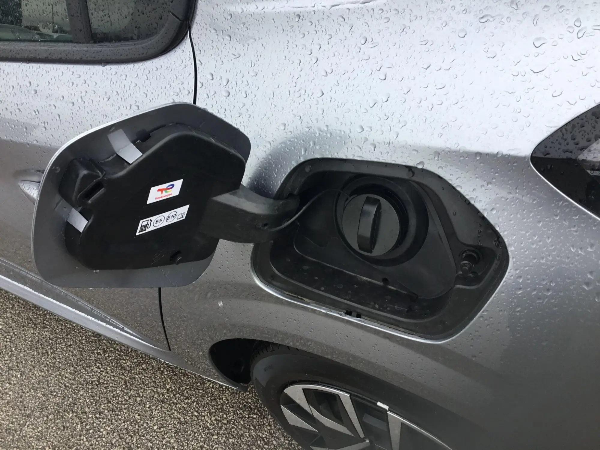 Peugeot 208 Image 12