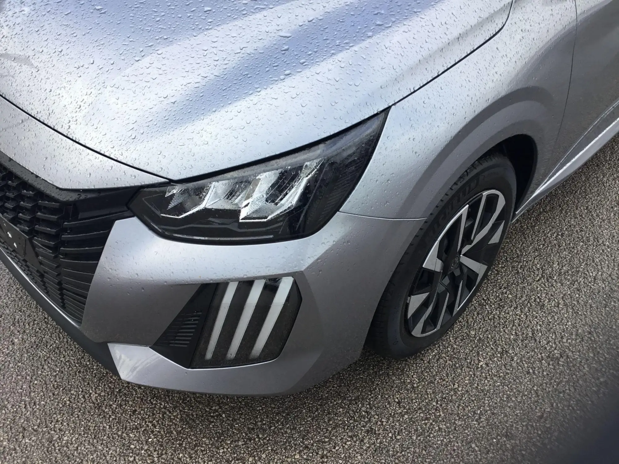 Peugeot 208 Image 15