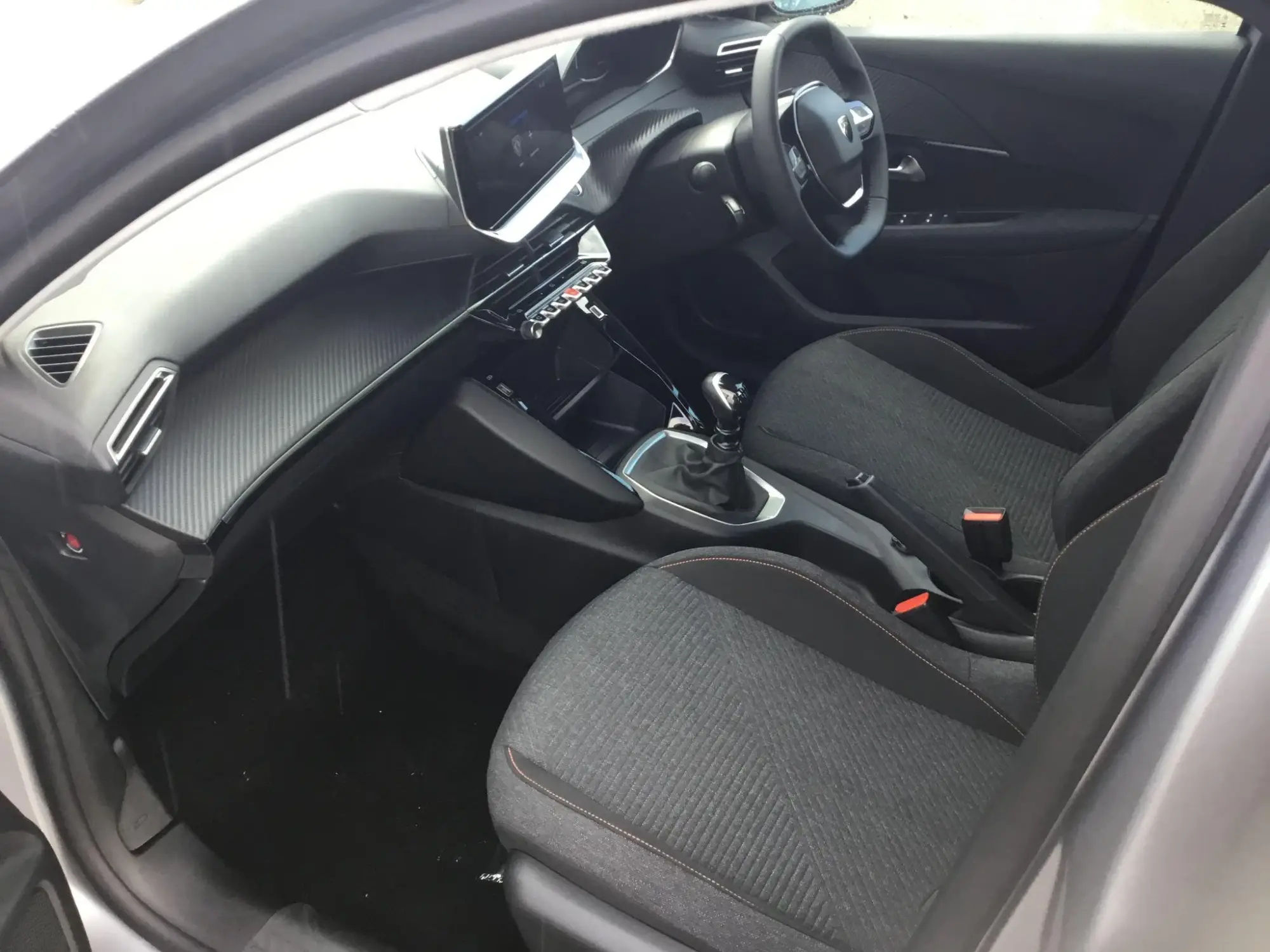 Peugeot 208 Image 17