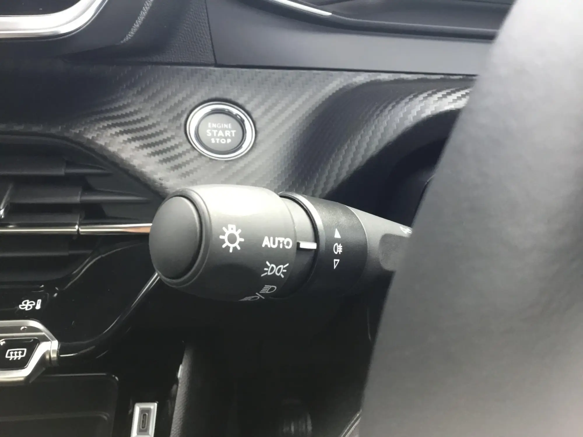 Peugeot 208 Image 25