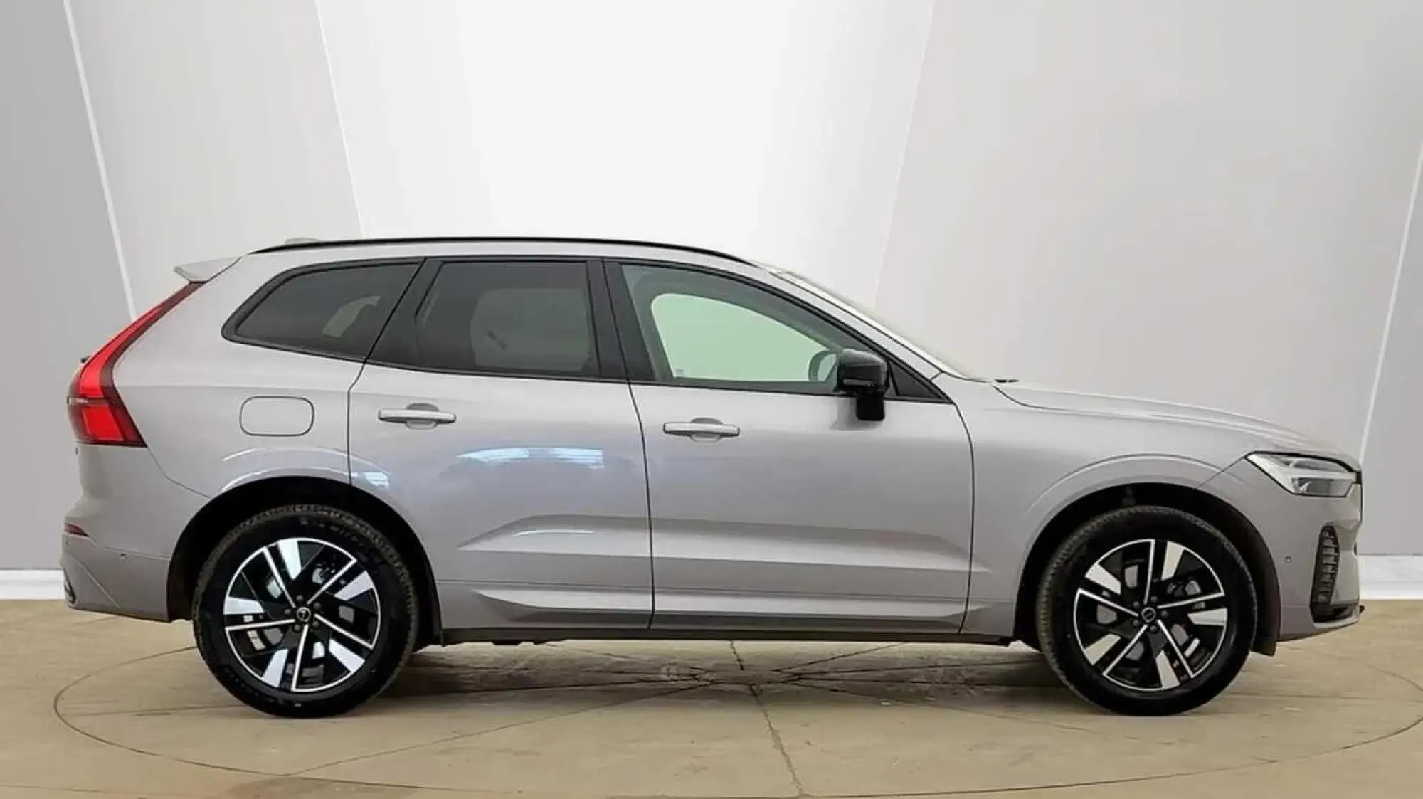 Volvo XC60 2.0 B5 MHEV Plus Pro Auto AWD Euro 6 (s/s) 5dr RF25AZG Image 2
