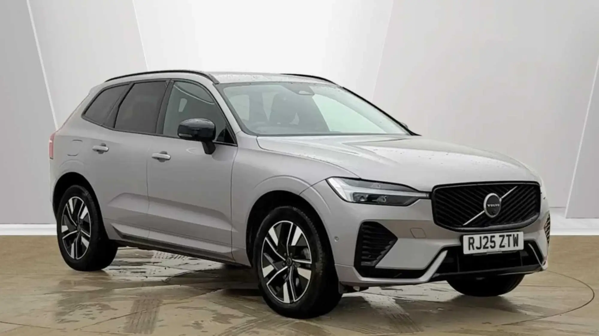 Volvo XC60 2.0 B5 MHEV Plus Pro Auto AWD Euro 6 (s/s) 5dr RJ25ZTW Image 1