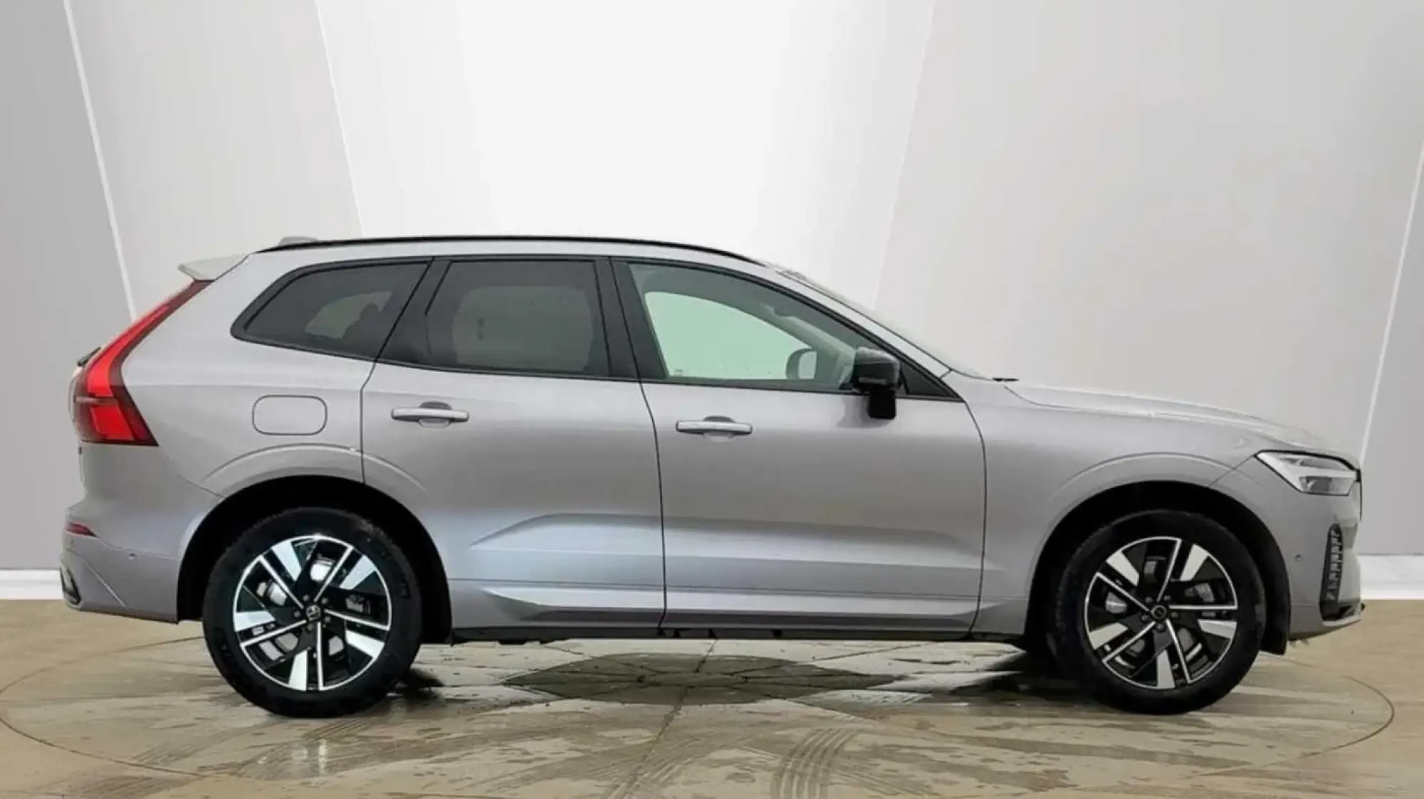 Volvo XC60 2.0 B5 MHEV Plus Pro Auto AWD Euro 6 (s/s) 5dr RJ25ZTW Image 2