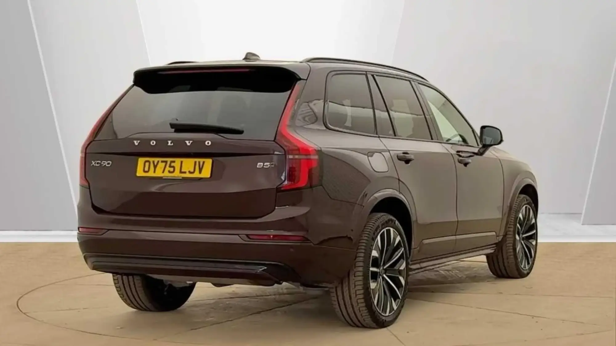 Volvo XC90 2.0 B5 MHEV Plus Auto 4WD Euro 6 (s/s) 5dr OY75LJV Image 3