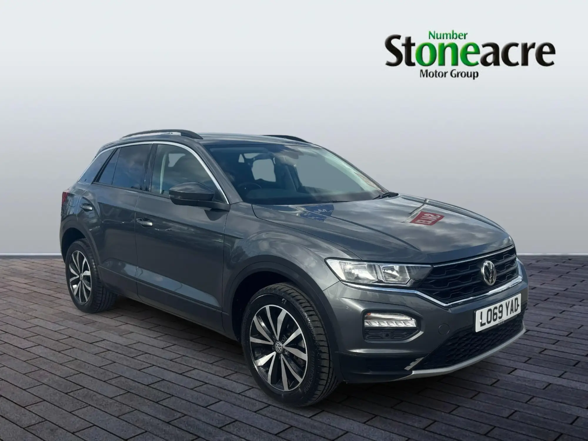 Volkswagen T-Roc 1.5 TSI EVO SE DSG Euro 6 (s/s) 5dr LO69YAD Image 1