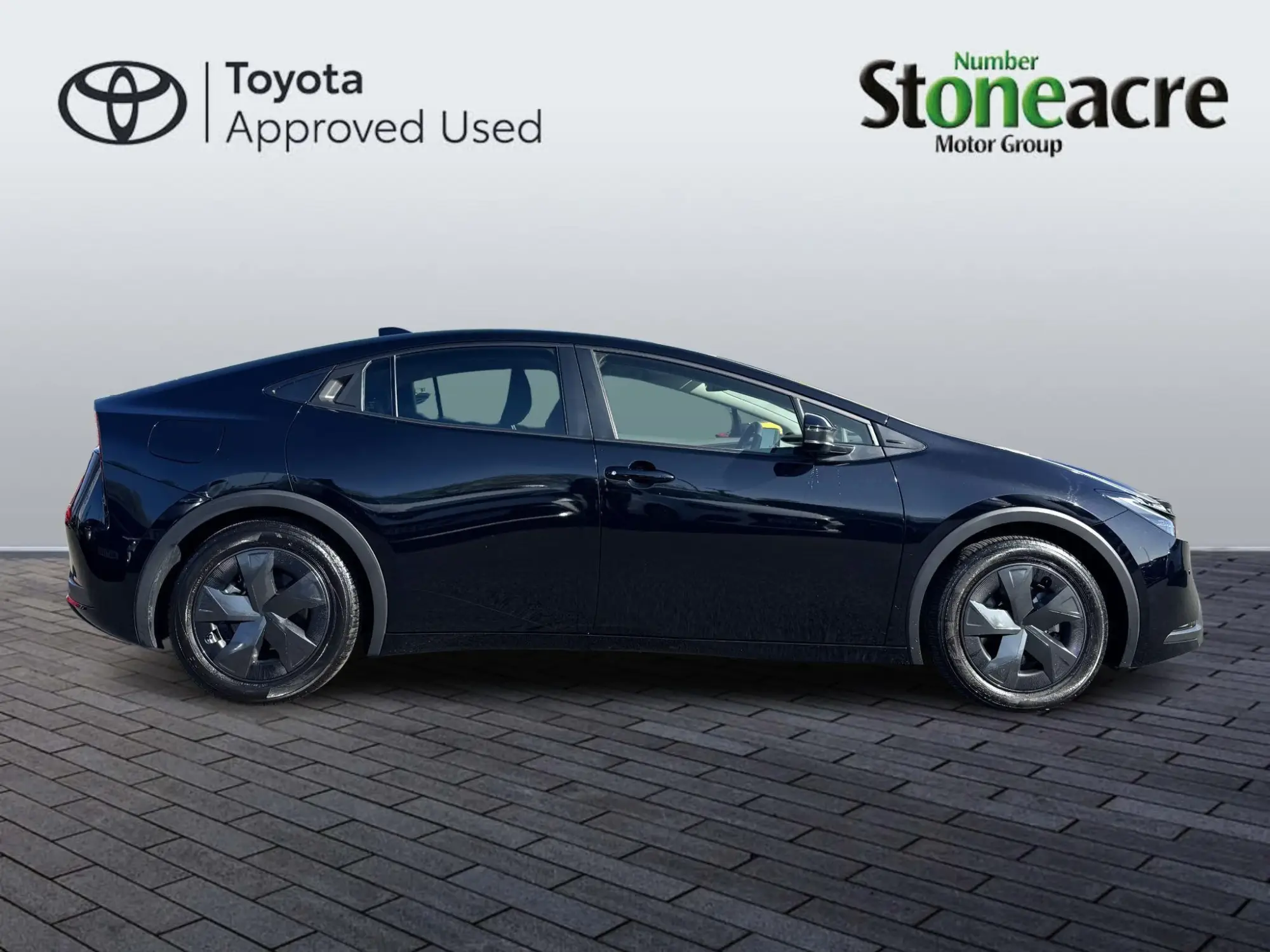 Toyota Prius Plug-in Hybrid 2.0 13.6 kWh Design CVT Euro 6 (s/s) 5dr NV75OEO Image 2