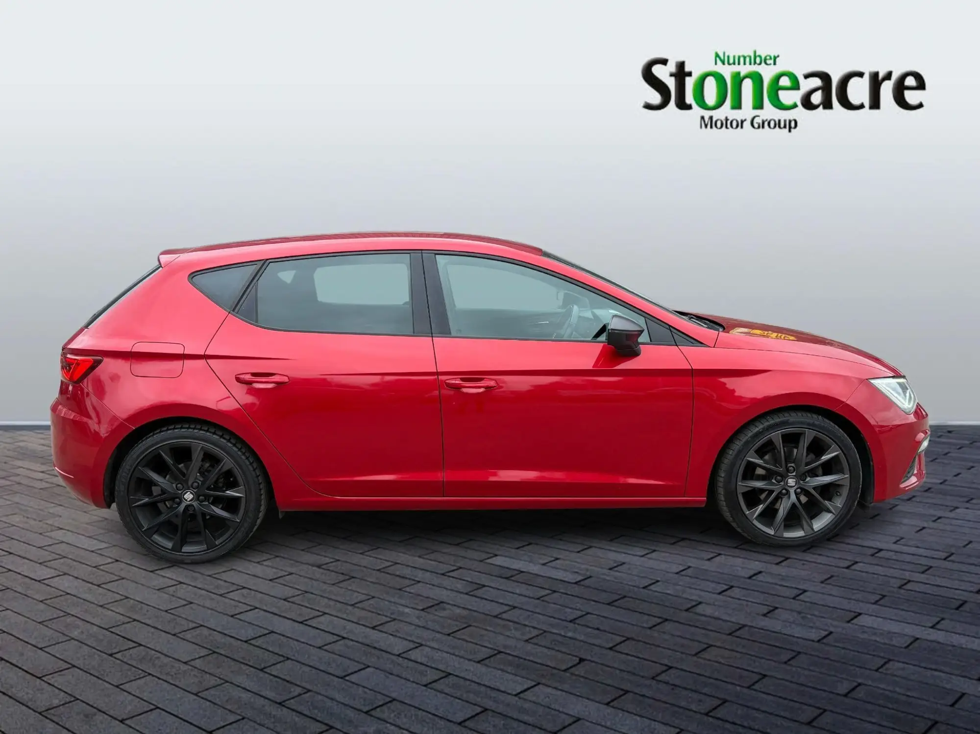 SEAT Leon 1.5 TSI EVO 150 FR Black Edition [EZ] 5dr AF69ODA Image 2