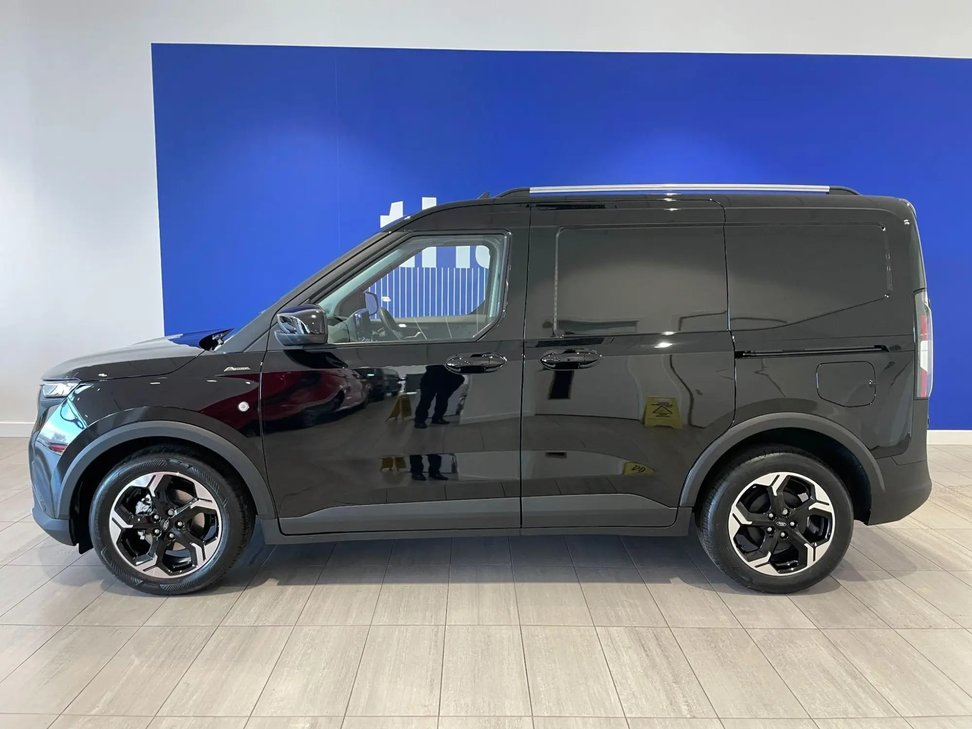 Ford Transit Courier 1.5 EcoBlue Active L1 Euro 6 (s/s) 5dr Image 3