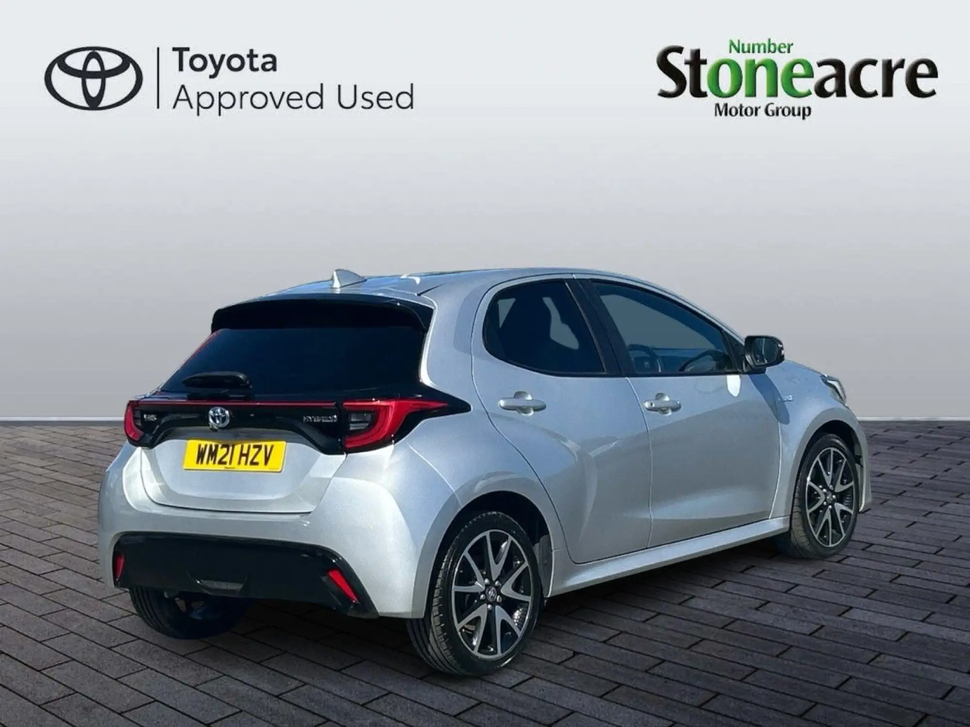 Toyota Yaris 1.5 Hybrid Dynamic 5dr CVT WM21HZV Image 2