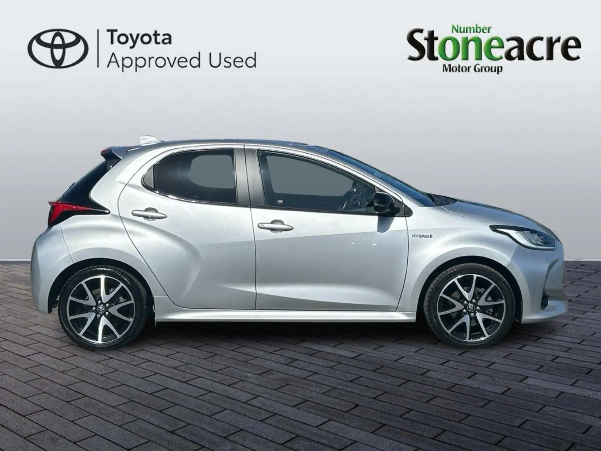 Toyota Yaris 1.5 Hybrid Dynamic 5dr CVT WM21HZV Image 3