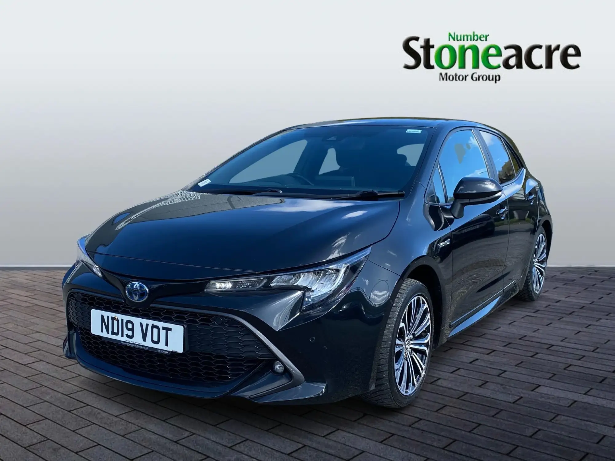 Toyota Corolla Hatchback 1.8 VVT-h Design CVT Euro 6 (s/s) 5dr ND19VOT Image 3