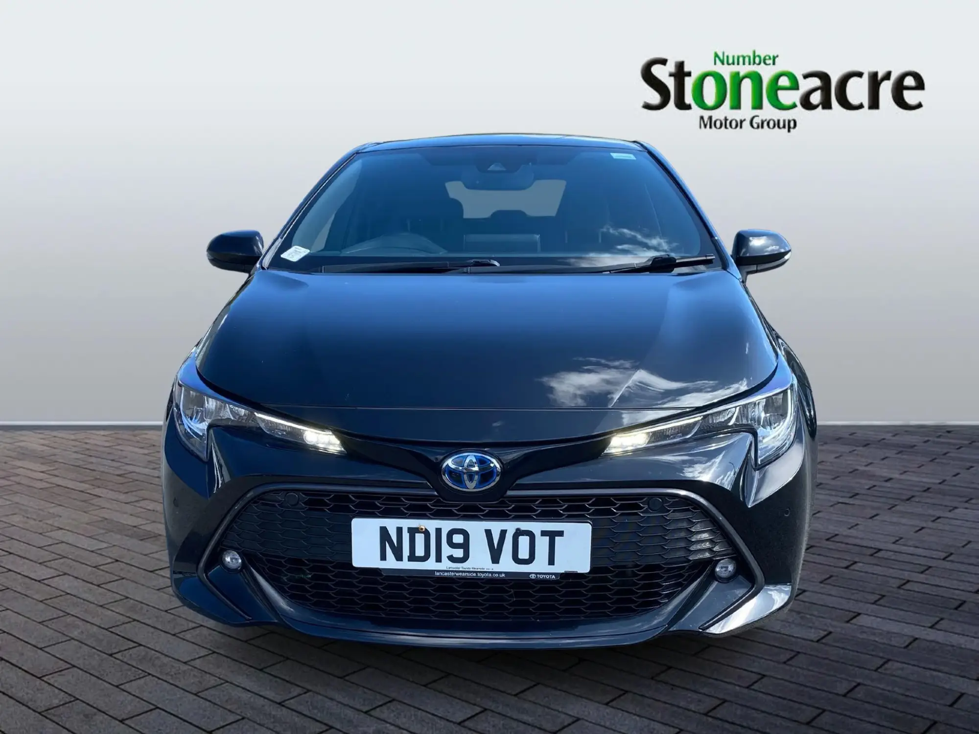 Toyota Corolla Hatchback 1.8 VVT-h Design CVT Euro 6 (s/s) 5dr ND19VOT Image 2