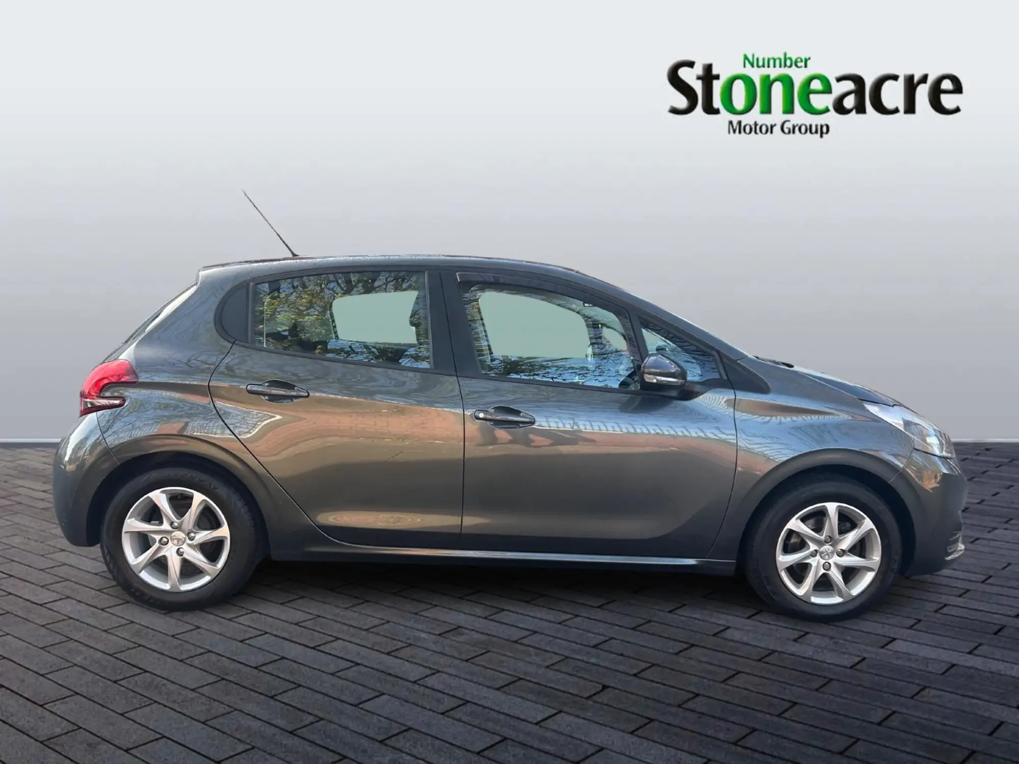 Peugeot 208 1.2 PureTech Active Euro 6 5dr KN17RDX Image 2