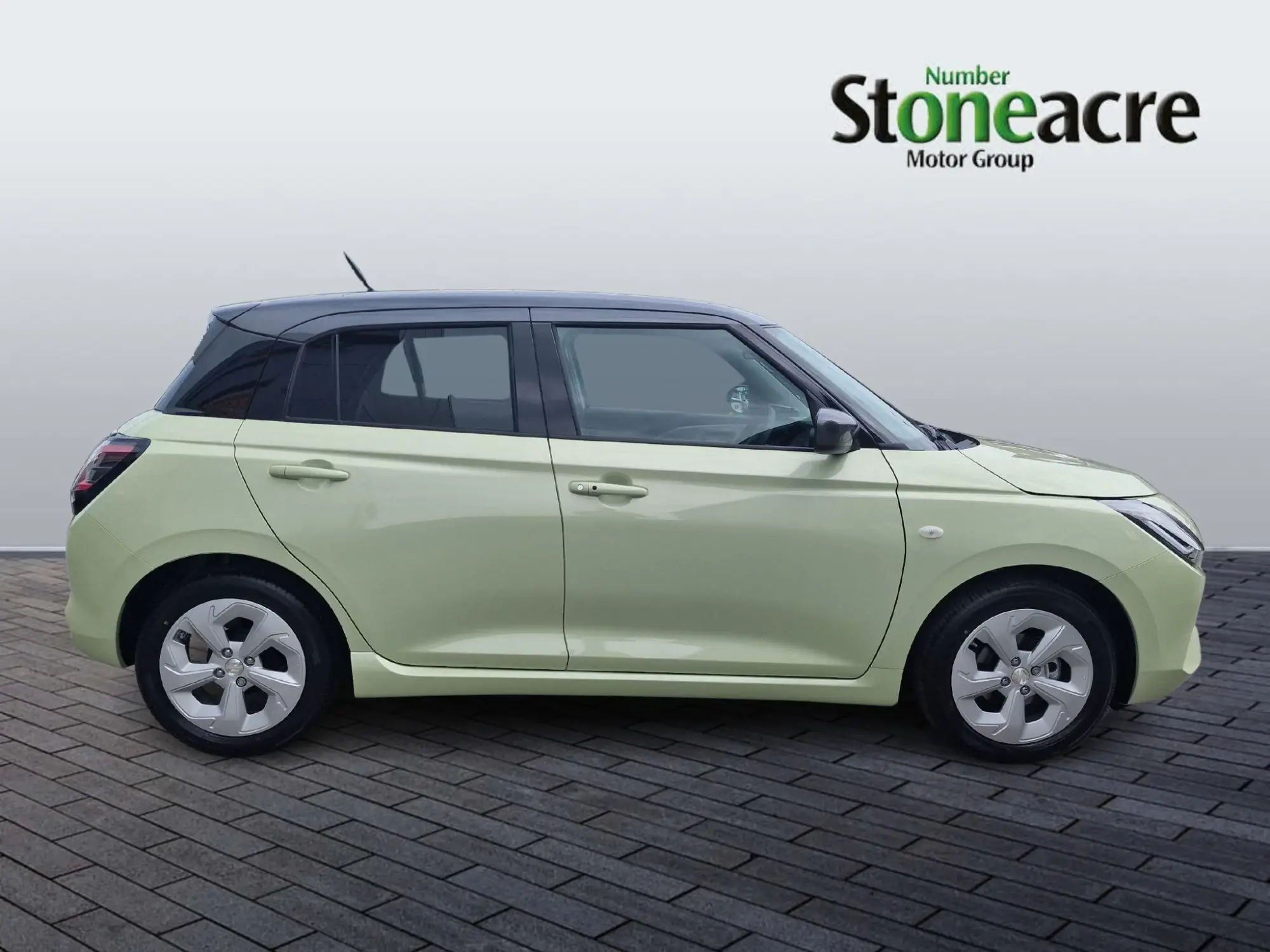 Suzuki Swift 1.2 MHEV Motion CVT Euro 6 (s/s) 5dr Image 2