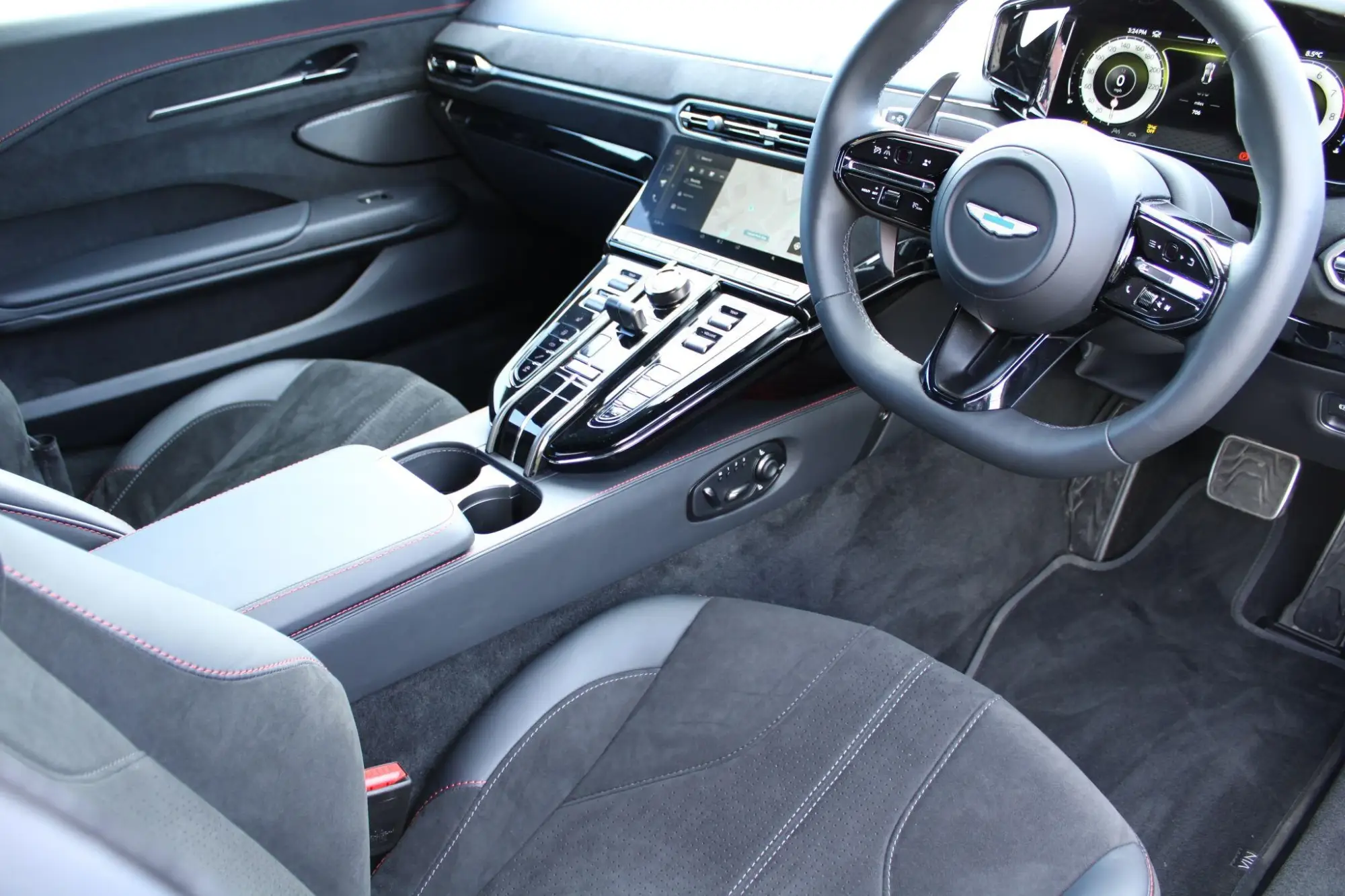 Aston Martin Vantage Image 3