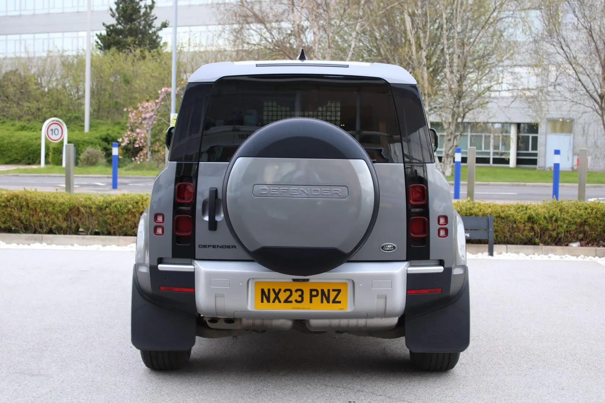 Land Rover Defender 90 Image 27 Land Rover Defender 90 Image 27