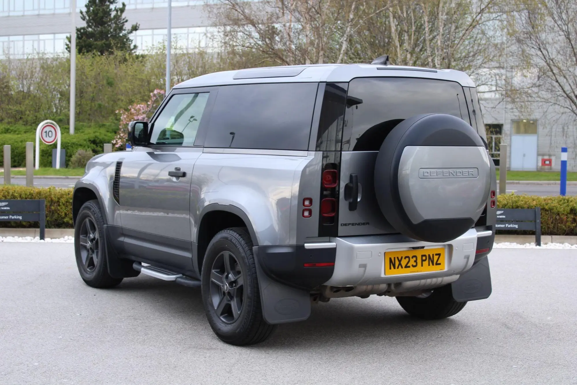 Land Rover Defender 90 Image 28 Land Rover Defender 90 Image 28