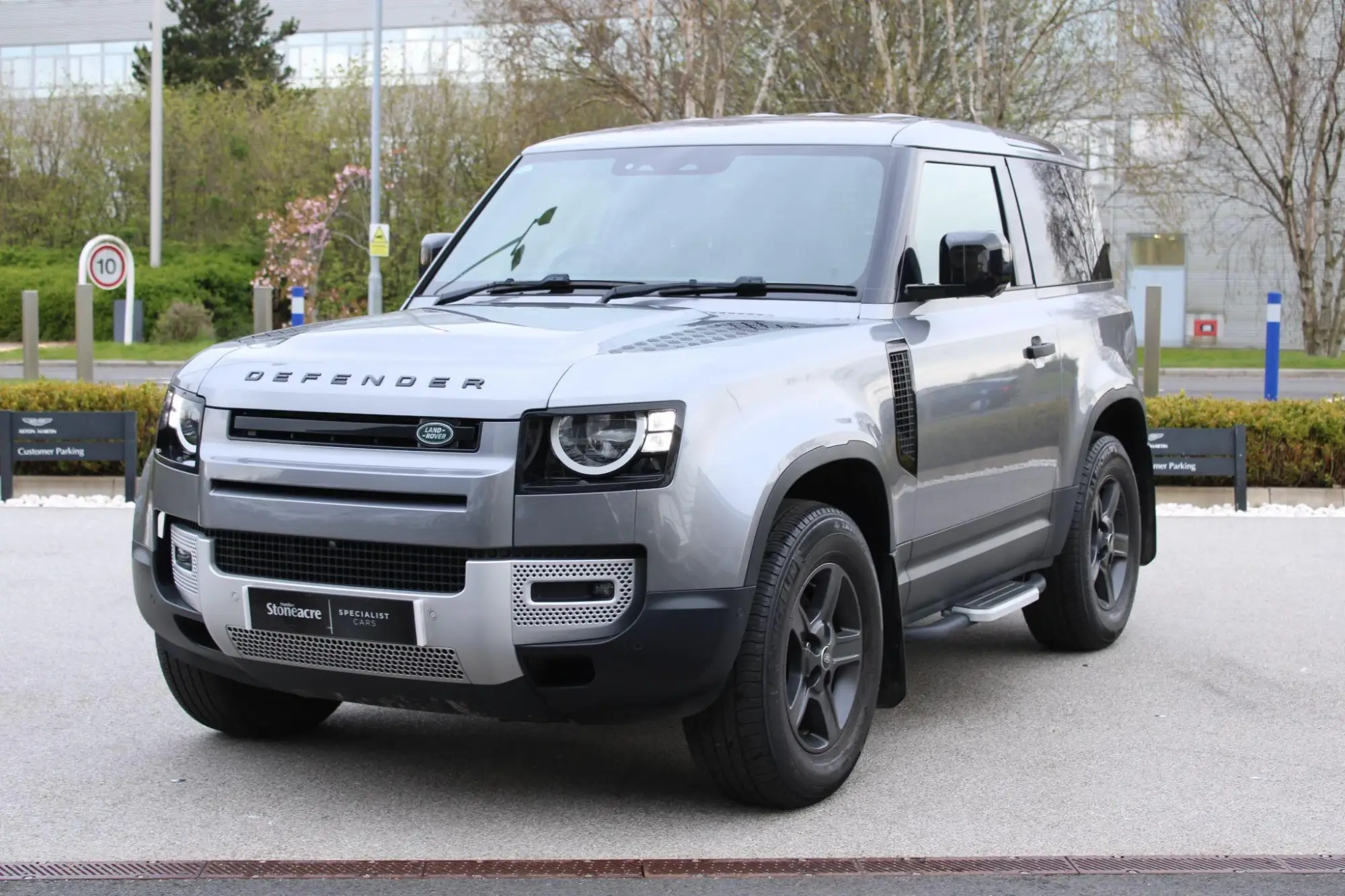 Land Rover Defender 90 Image 30 Land Rover Defender 90 Image 30