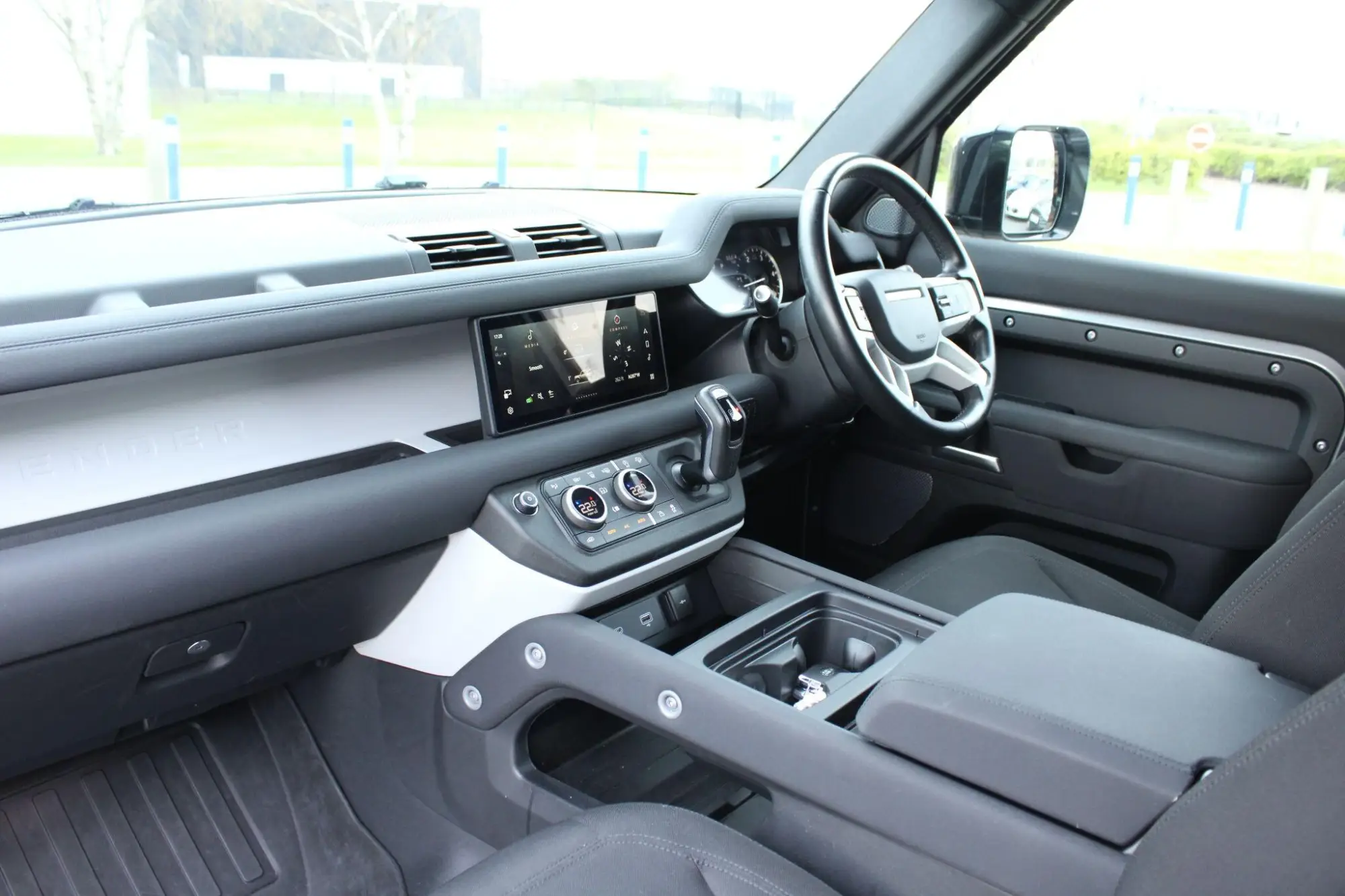 Land Rover Defender 90 Image 12 Land Rover Defender 90 Image 12