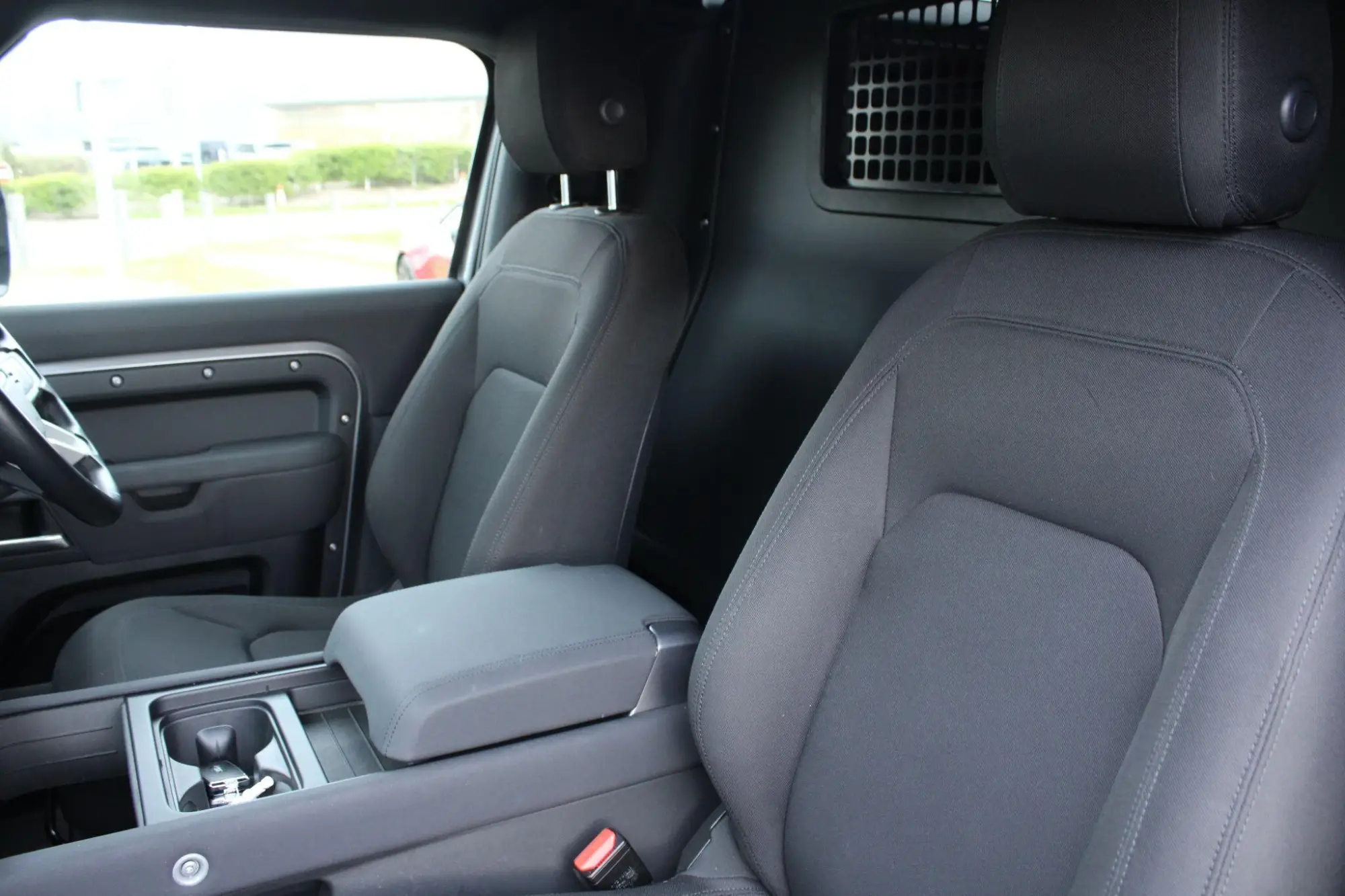 Land Rover Defender 90 Image 17 Land Rover Defender 90 Image 17