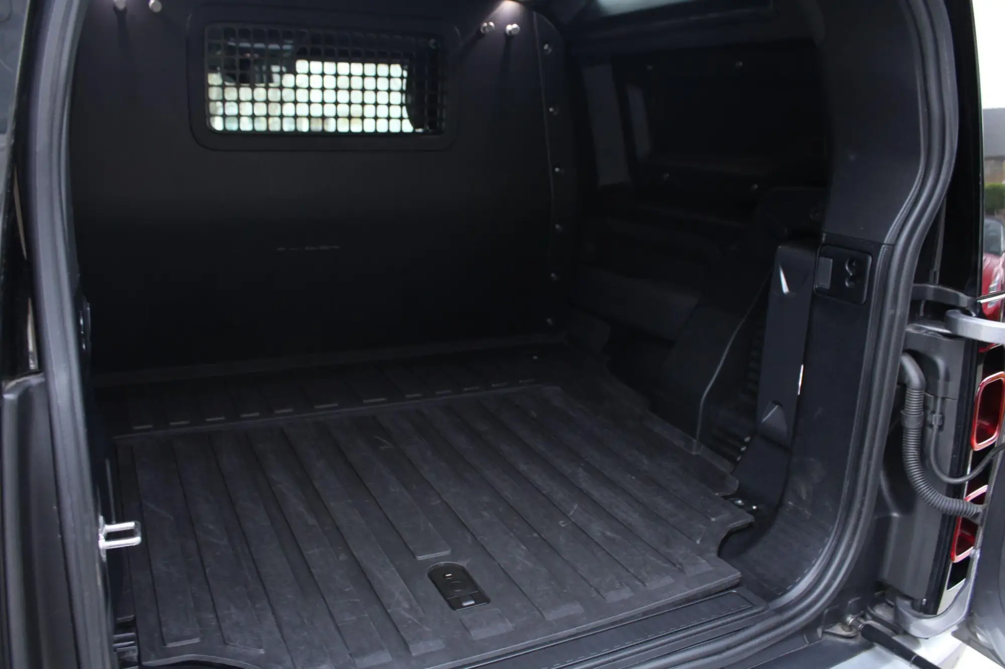 Land Rover Defender 90 Image 20 Land Rover Defender 90 Image 20
