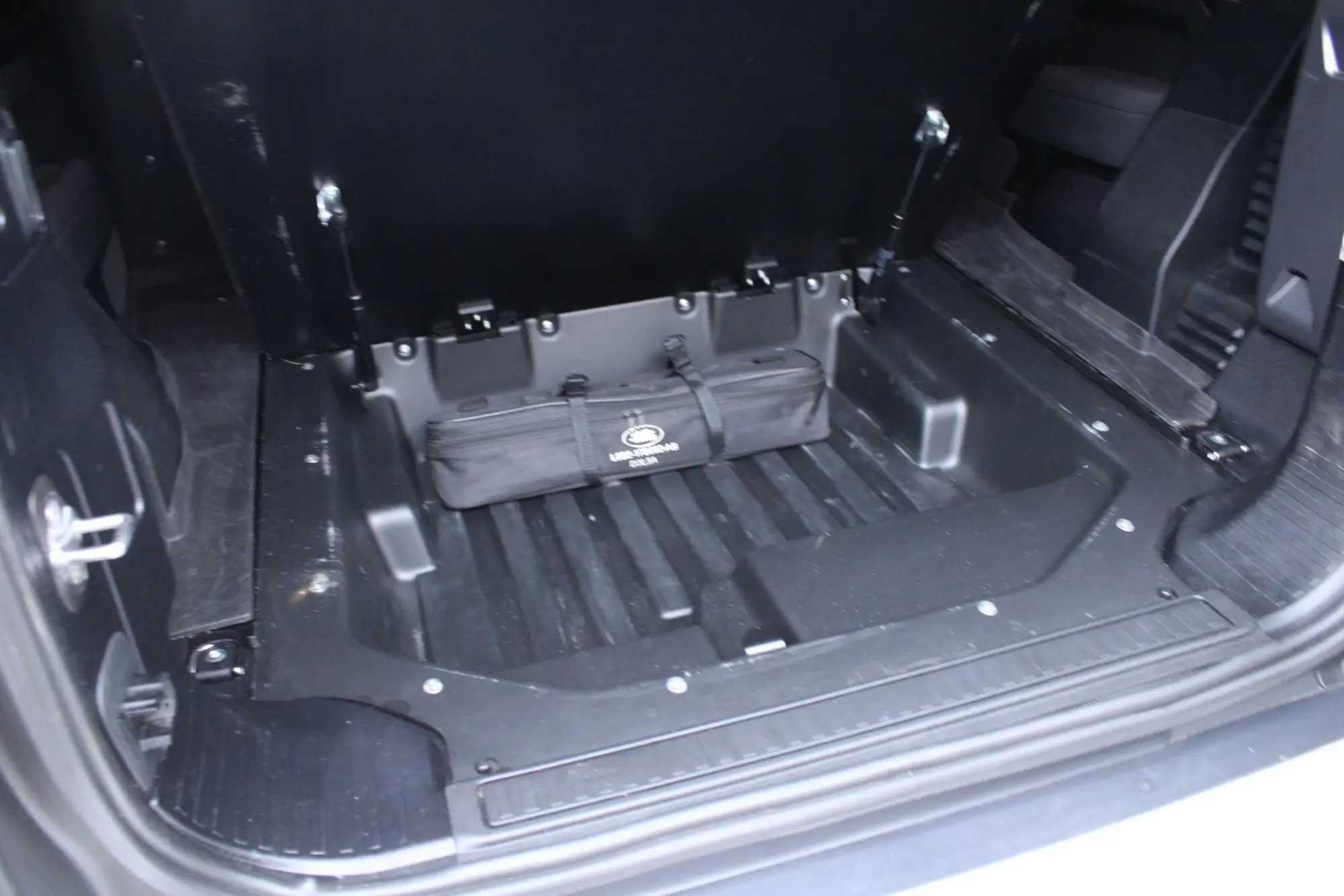 Land Rover Defender 90 Image 21 Land Rover Defender 90 Image 21