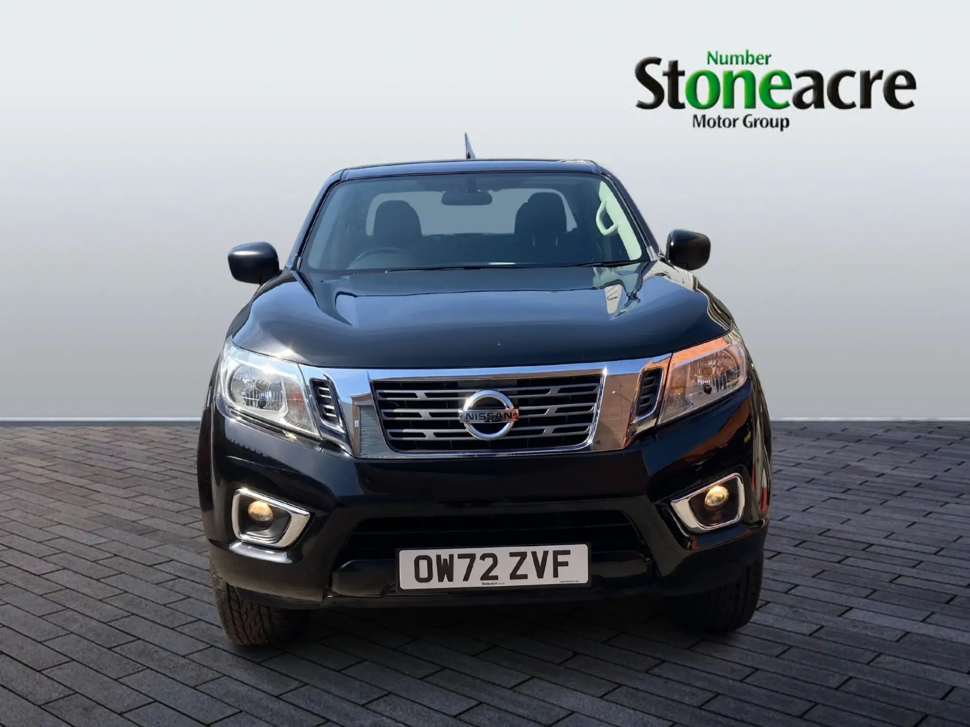 Nissan Navara 2.3 dCi Acenta 4WD Euro 6 (s/s) 4dr OW72ZVF Image 2
