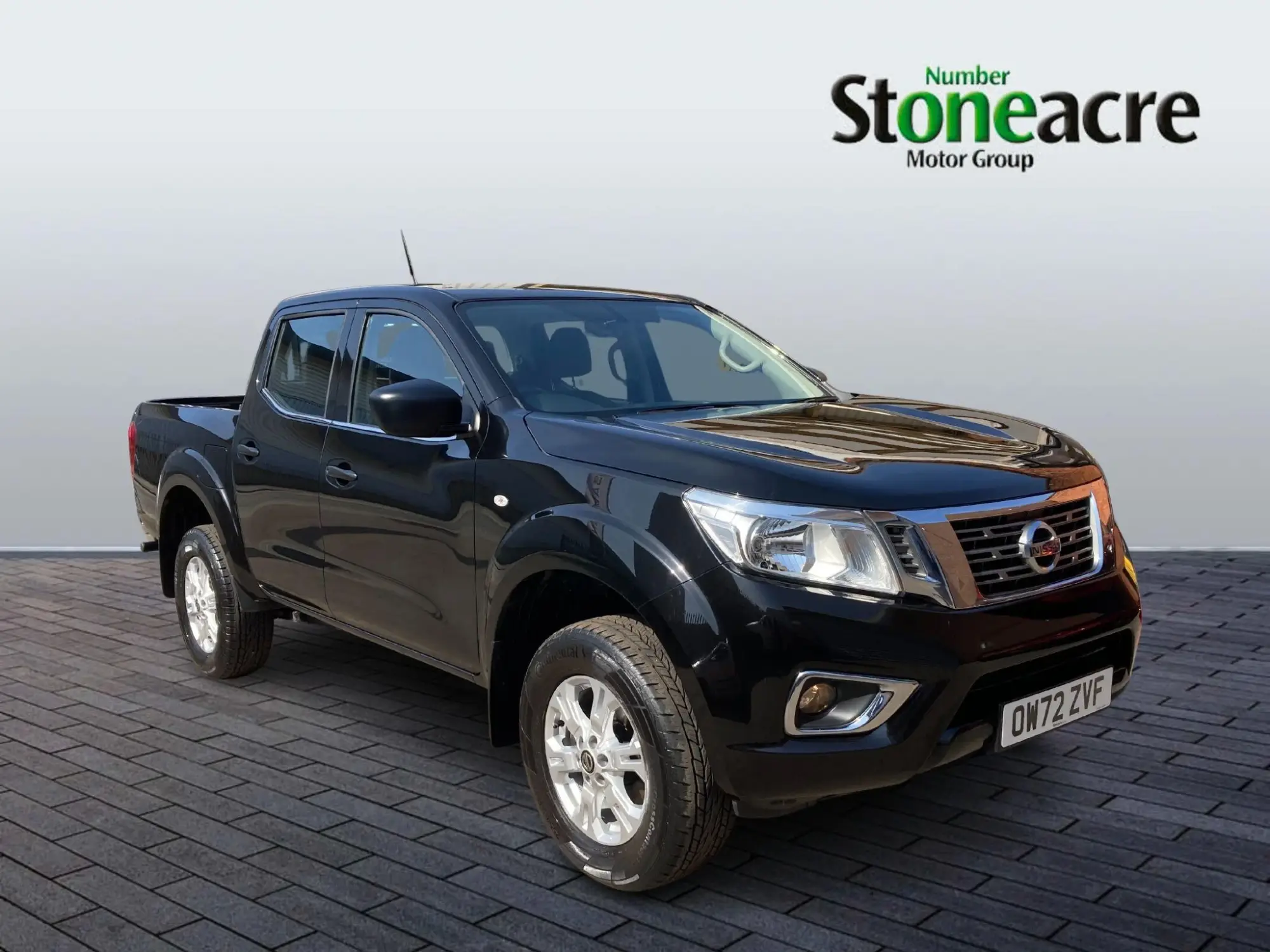 Nissan Navara 2.3 dCi Acenta 4WD Euro 6 (s/s) 4dr OW72ZVF Image 1