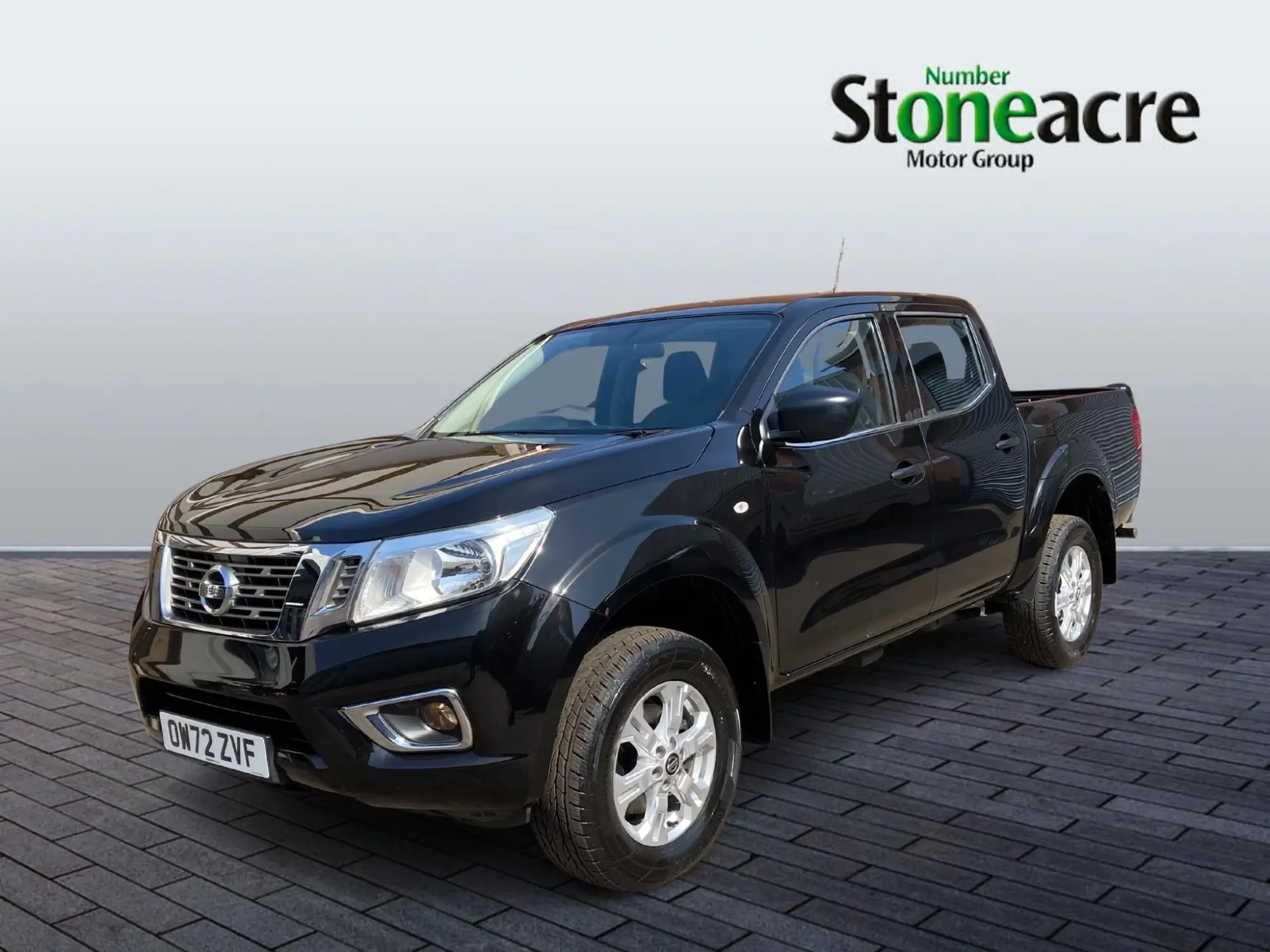 Nissan Navara 2.3 dCi Acenta 4WD Euro 6 (s/s) 4dr OW72ZVF Image 3