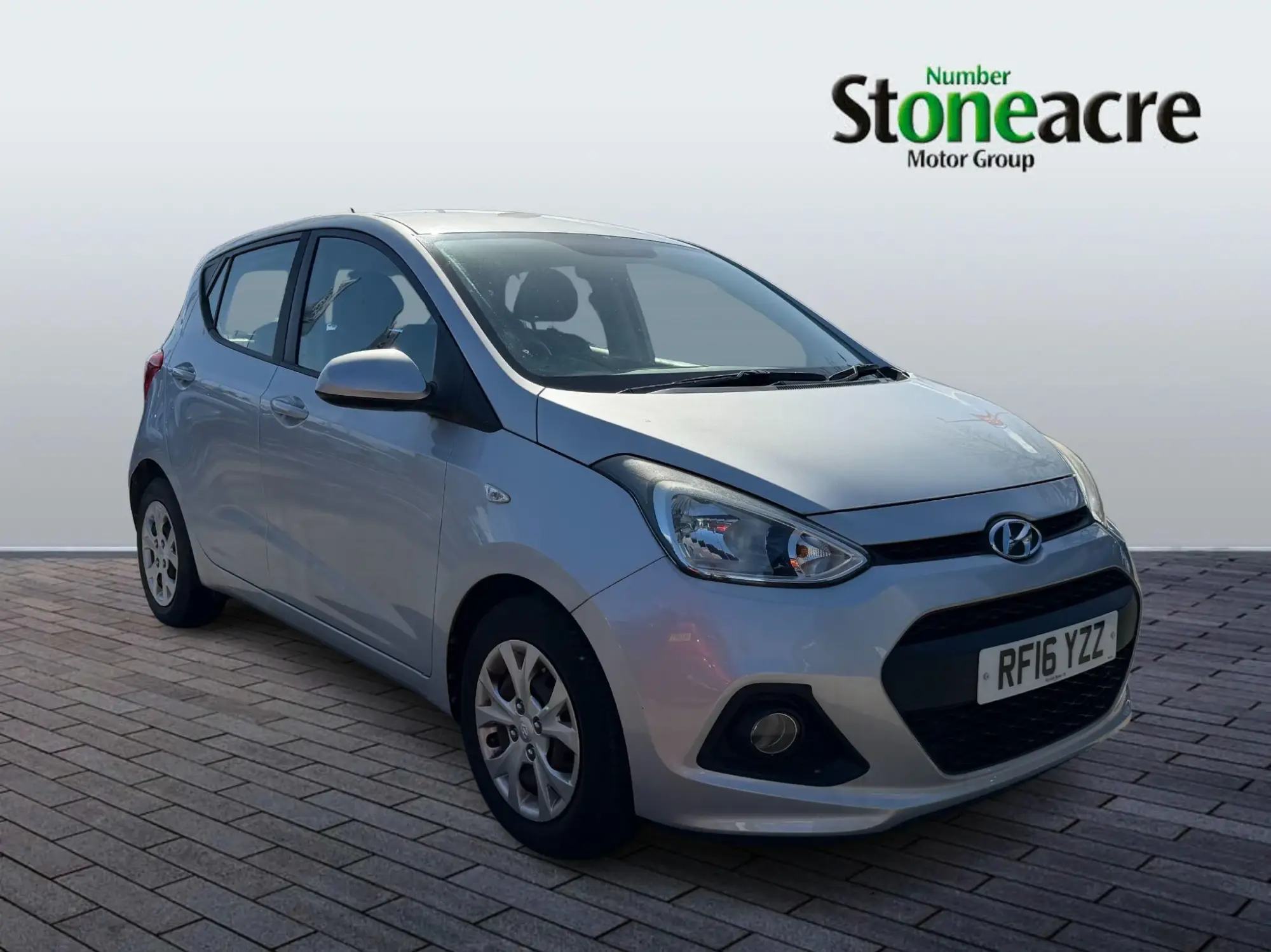 Hyundai i10 1.0 SE Euro 6 5dr RF16YZZ Image 1