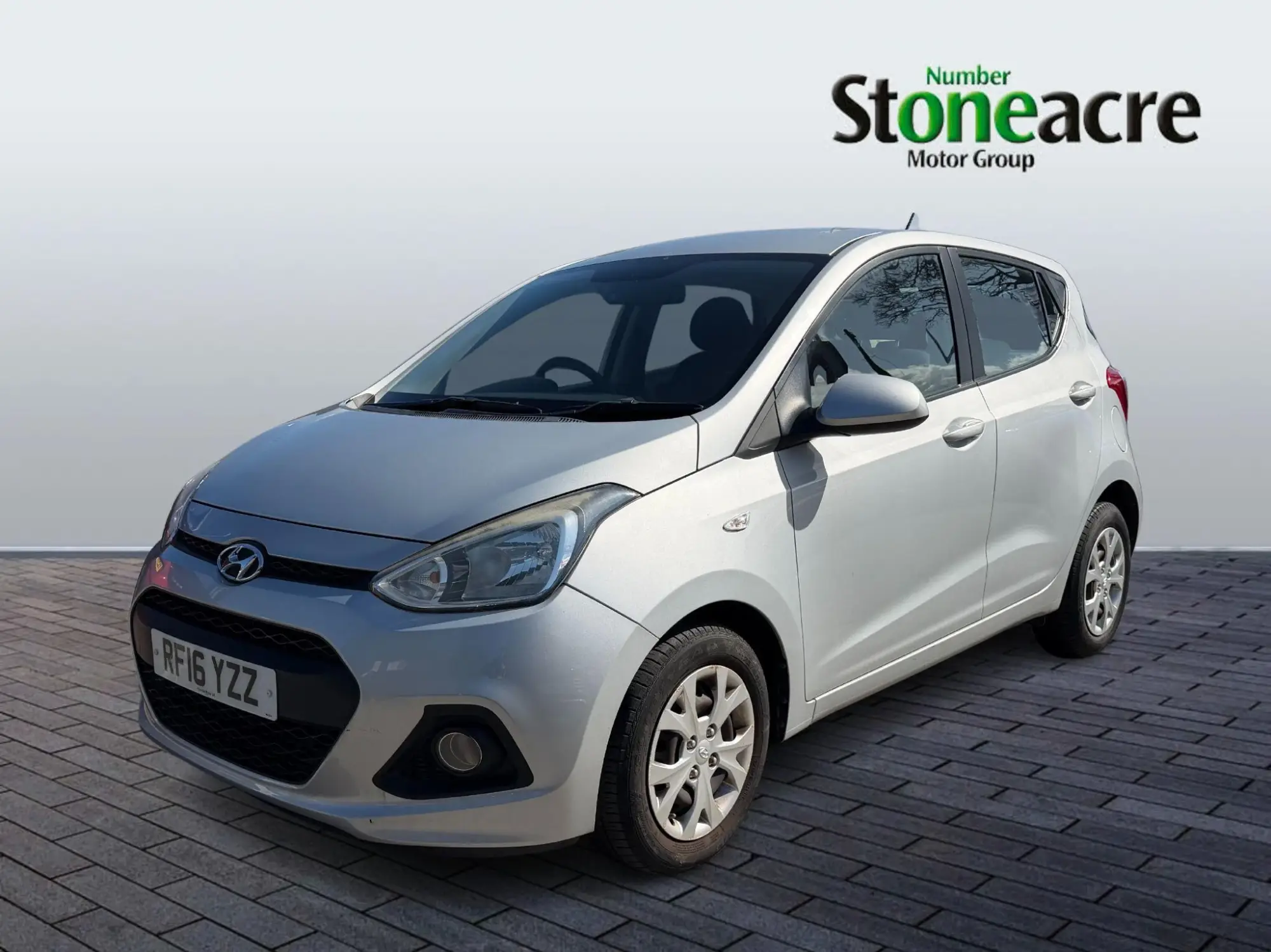 Hyundai i10 1.0 SE Euro 6 5dr RF16YZZ Image 3