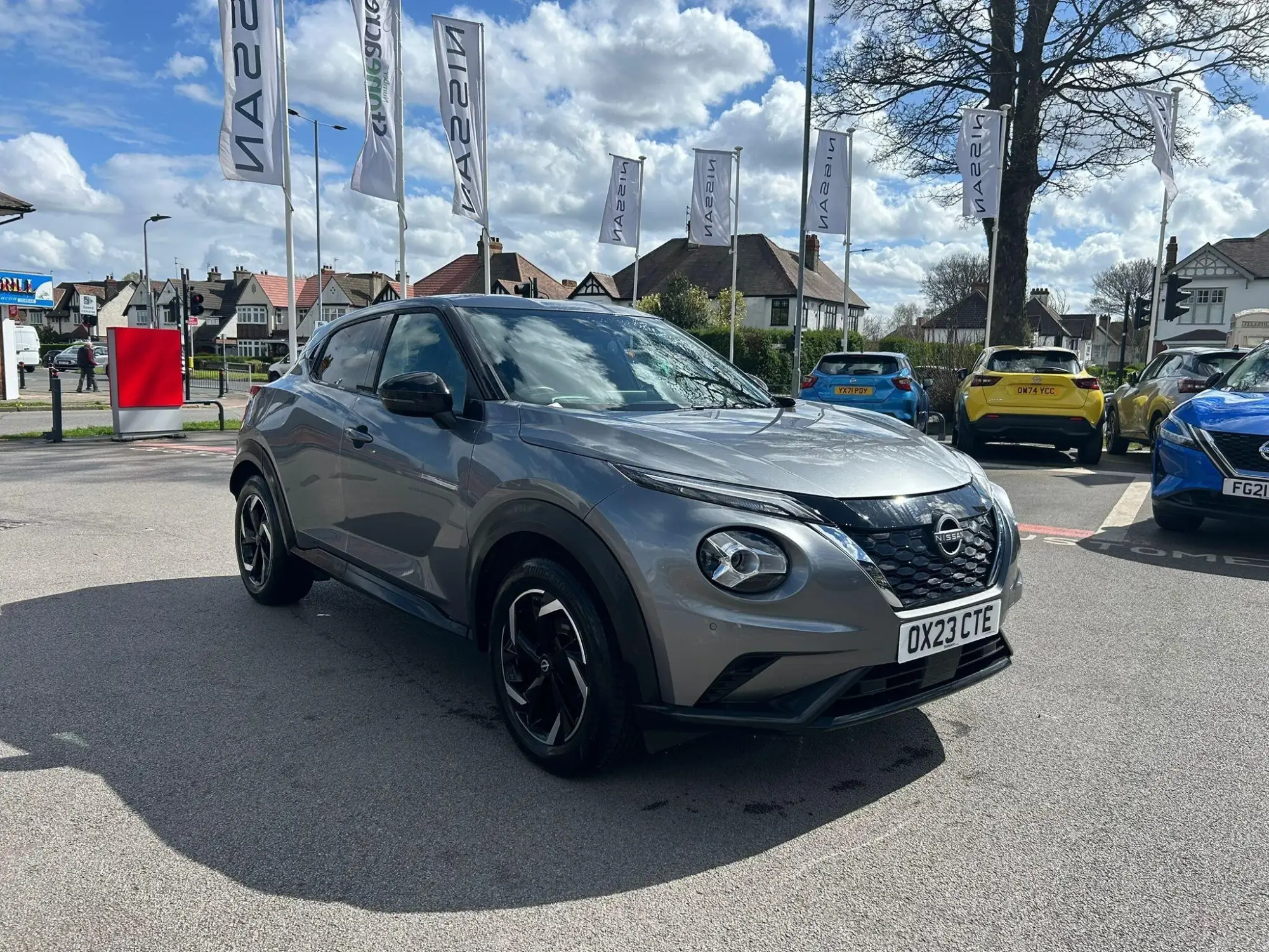 Nissan Juke Hybrid 1.6 N-Connecta Auto Euro 6 5dr OX23CTE Image 1