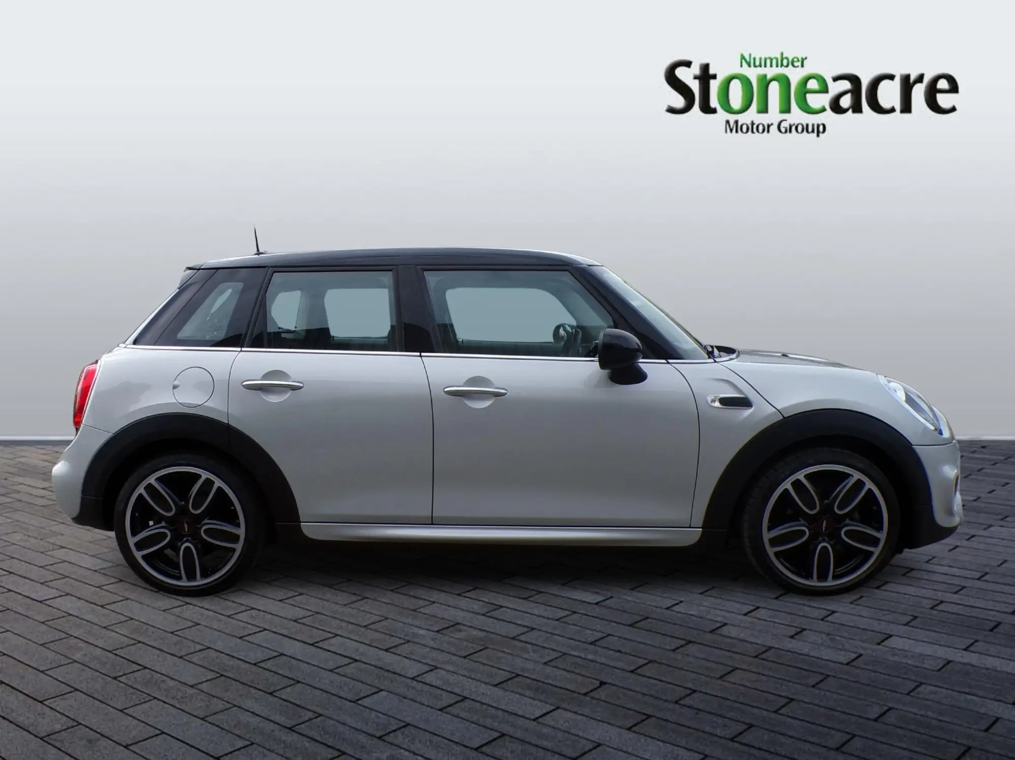 MINI Hatch 1.5 Cooper Euro 6 (s/s) 5dr NK18NYU Image 2