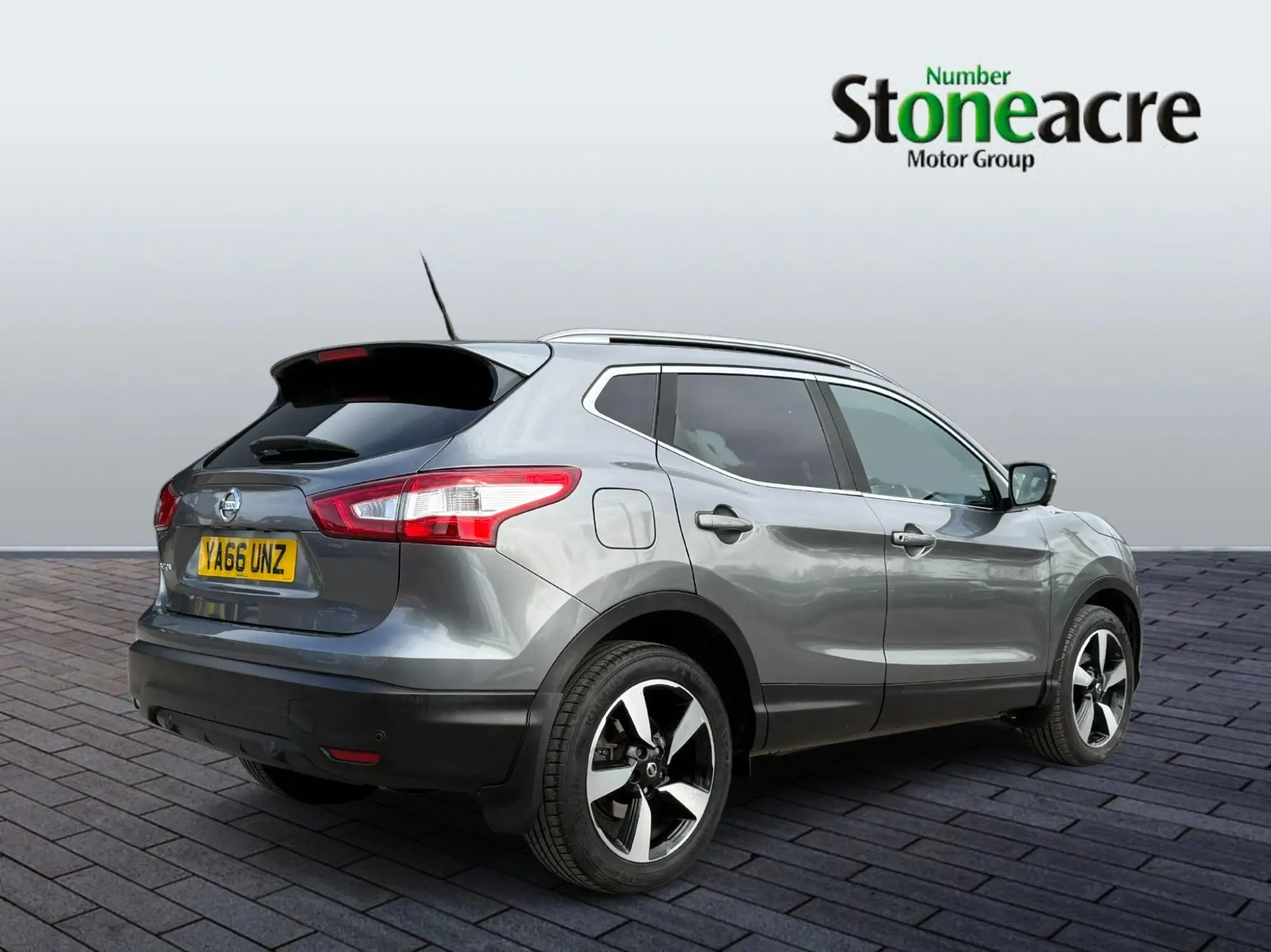 Nissan Qashqai 1.6 dCi N-Connecta XTRON 2WD Euro 6 (s/s) 5dr YA66UNZ Image 3