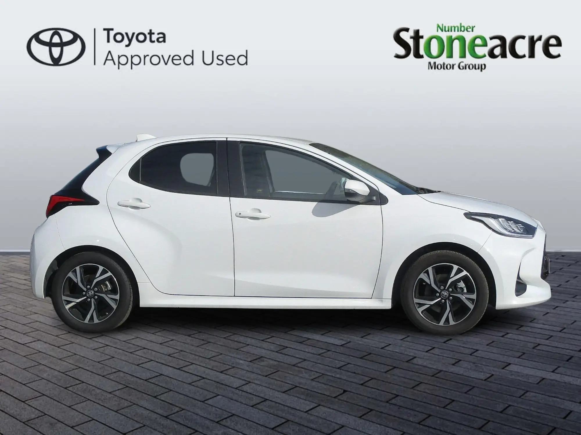 Toyota Yaris 1.5 Hybrid Design 5dr CVT ND24HMJ Image 2