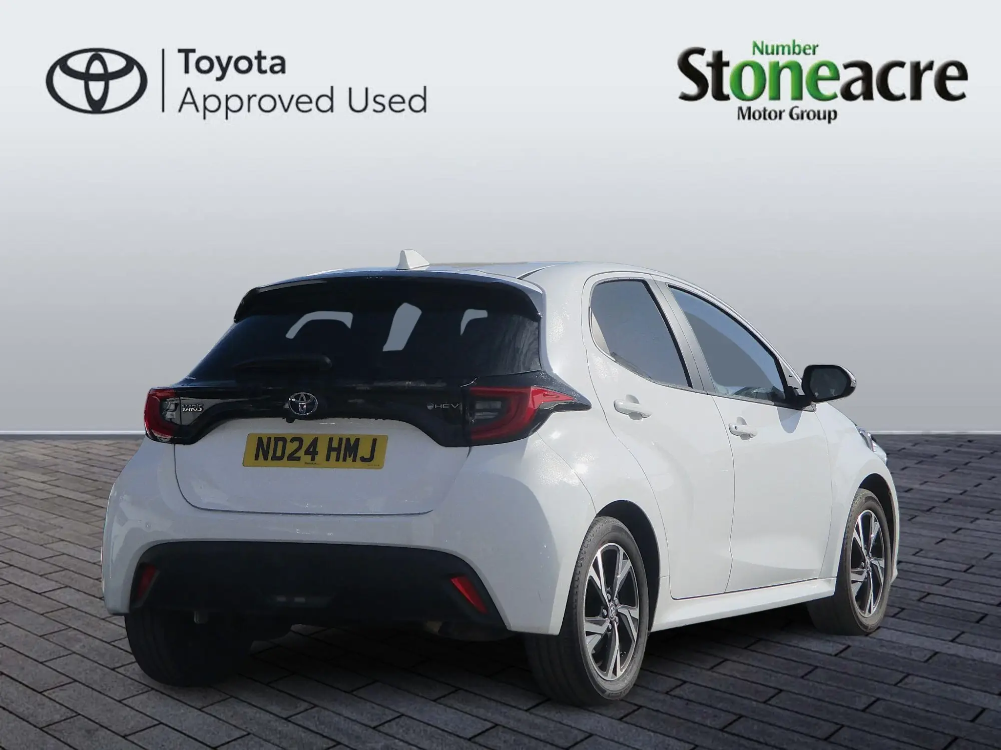 Toyota Yaris 1.5 Hybrid Design 5dr CVT ND24HMJ Image 3