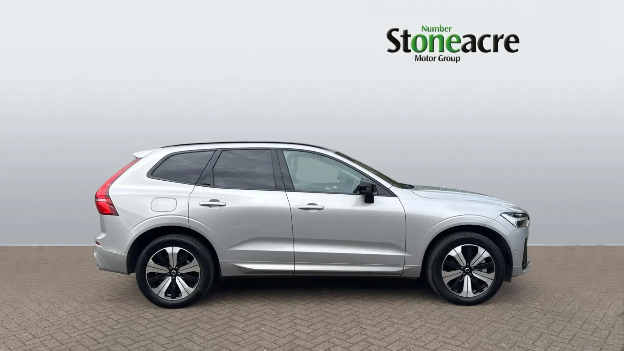 Volvo XC60 2.0h T6 18.8kWh Plus Auto AWD Euro 6 (s/s) 5dr RE25PHA Image 3