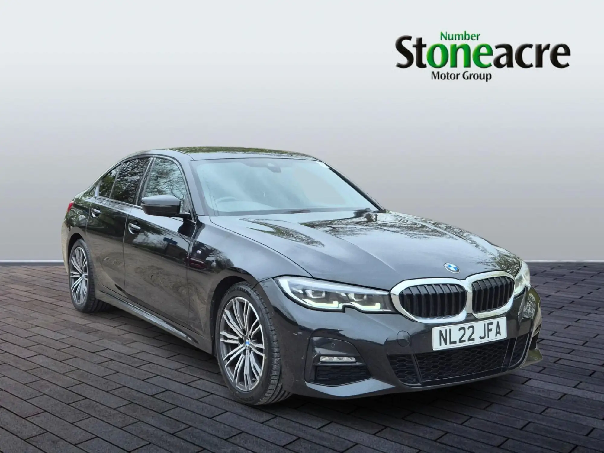 BMW 3 Series 2.0 320i M Sport Auto Euro 6 (s/s) 4dr NL22JFA Image 1
