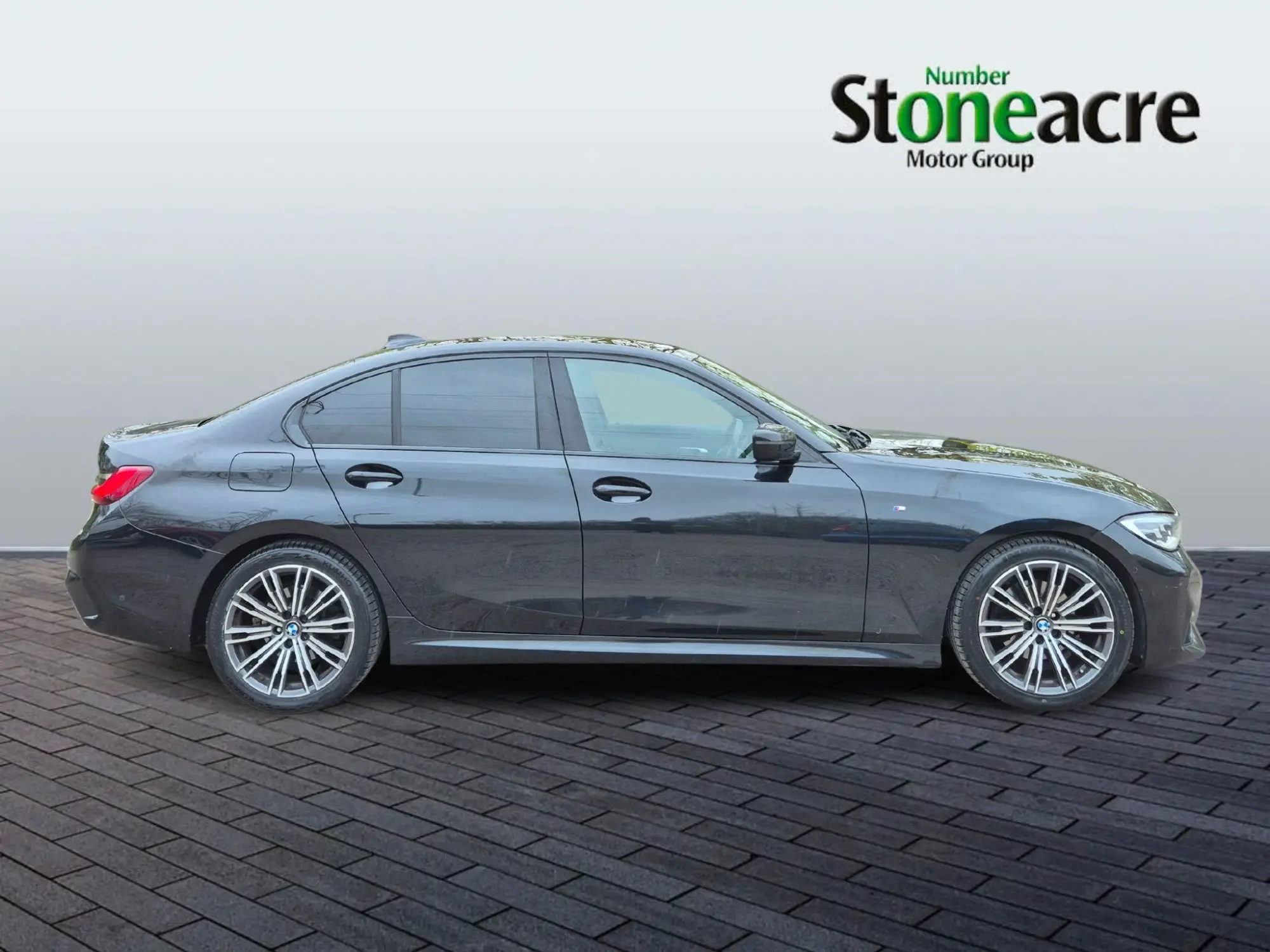 BMW 3 Series 2.0 320i M Sport Auto Euro 6 (s/s) 4dr NL22JFA Image 2